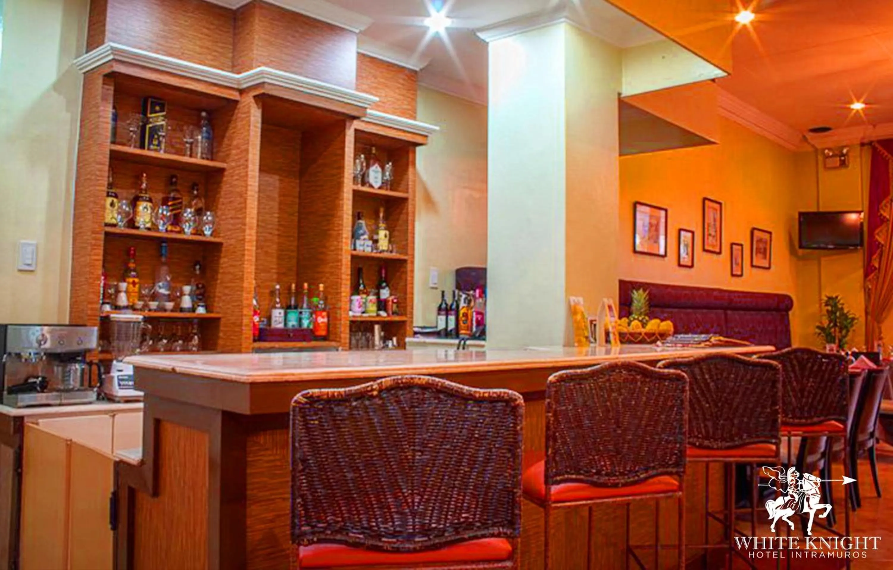 Lounge or bar in White Knight Hotel Intramuros