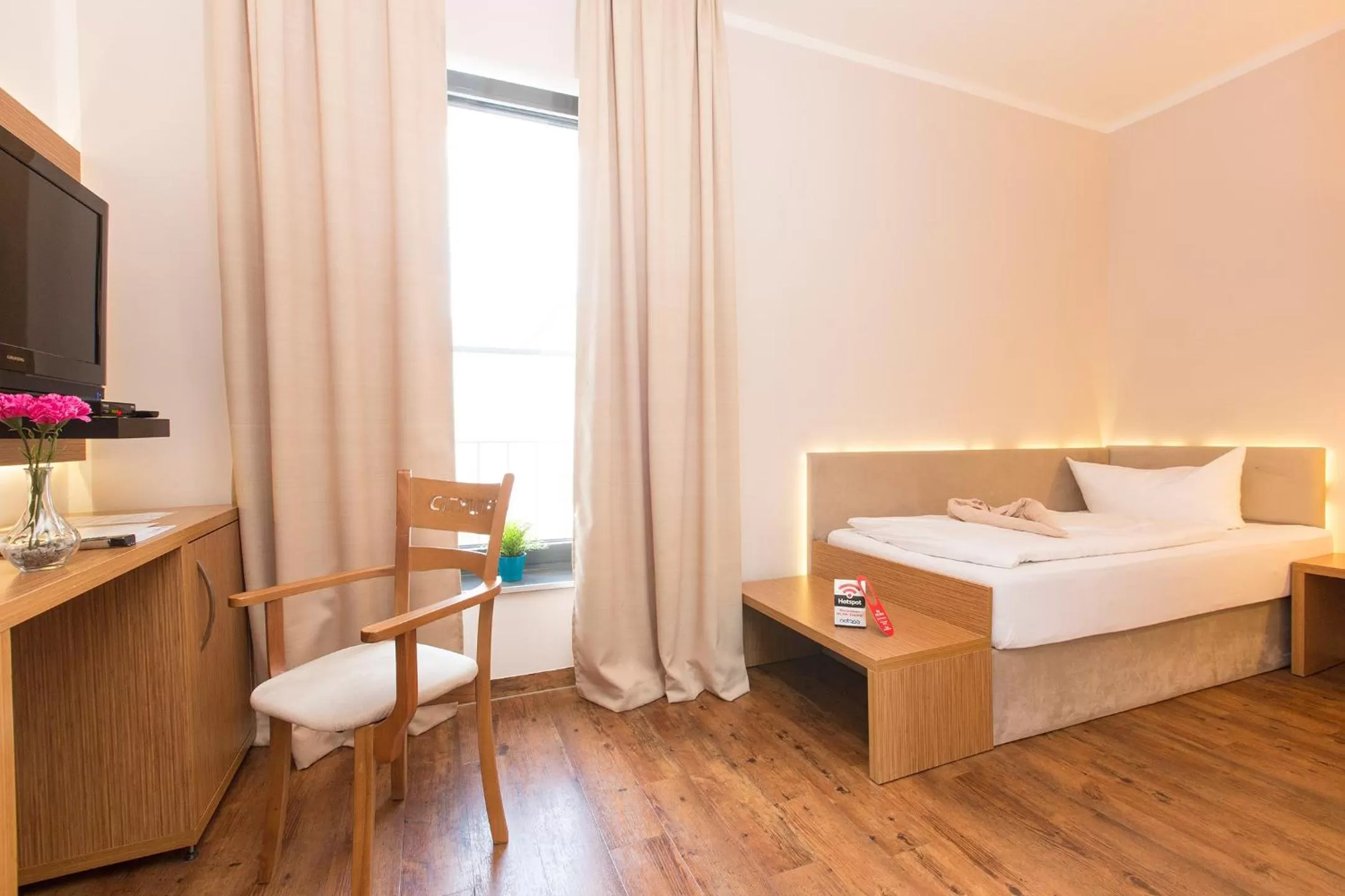 Photo of the whole room, Bed in T3 Hotel Cityloft