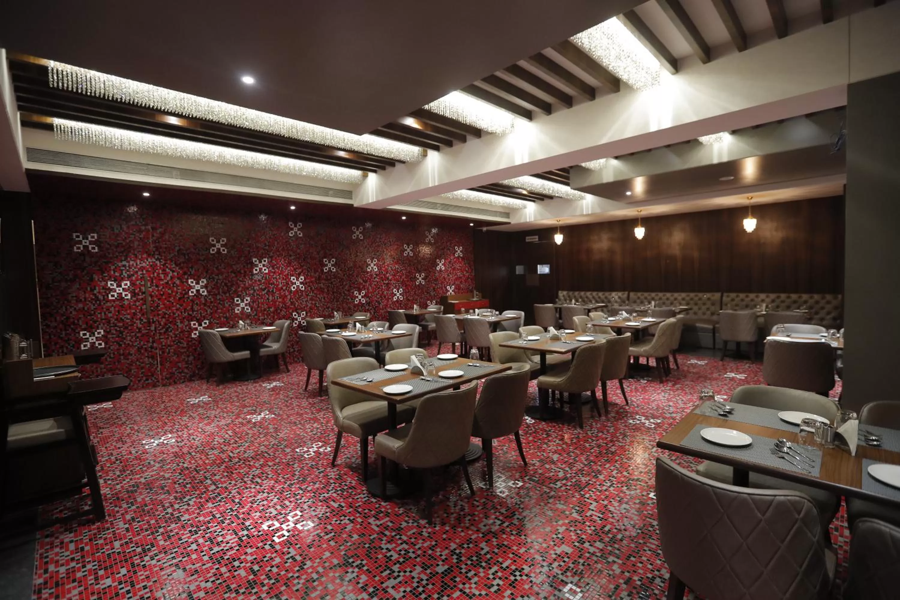 Restaurant/places to eat in Hotel Radiance