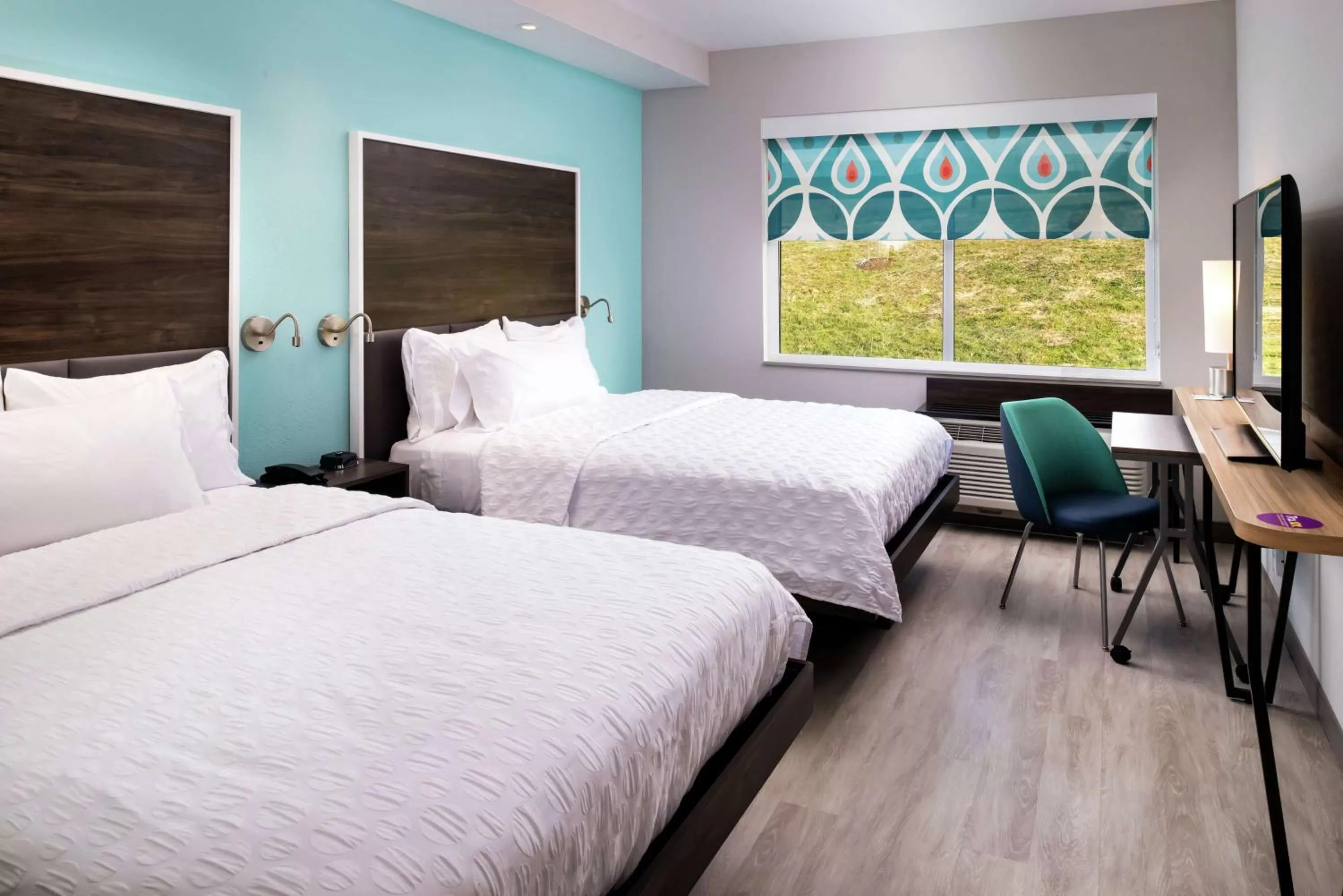 Bedroom, Bed in Tru By Hilton Staunton