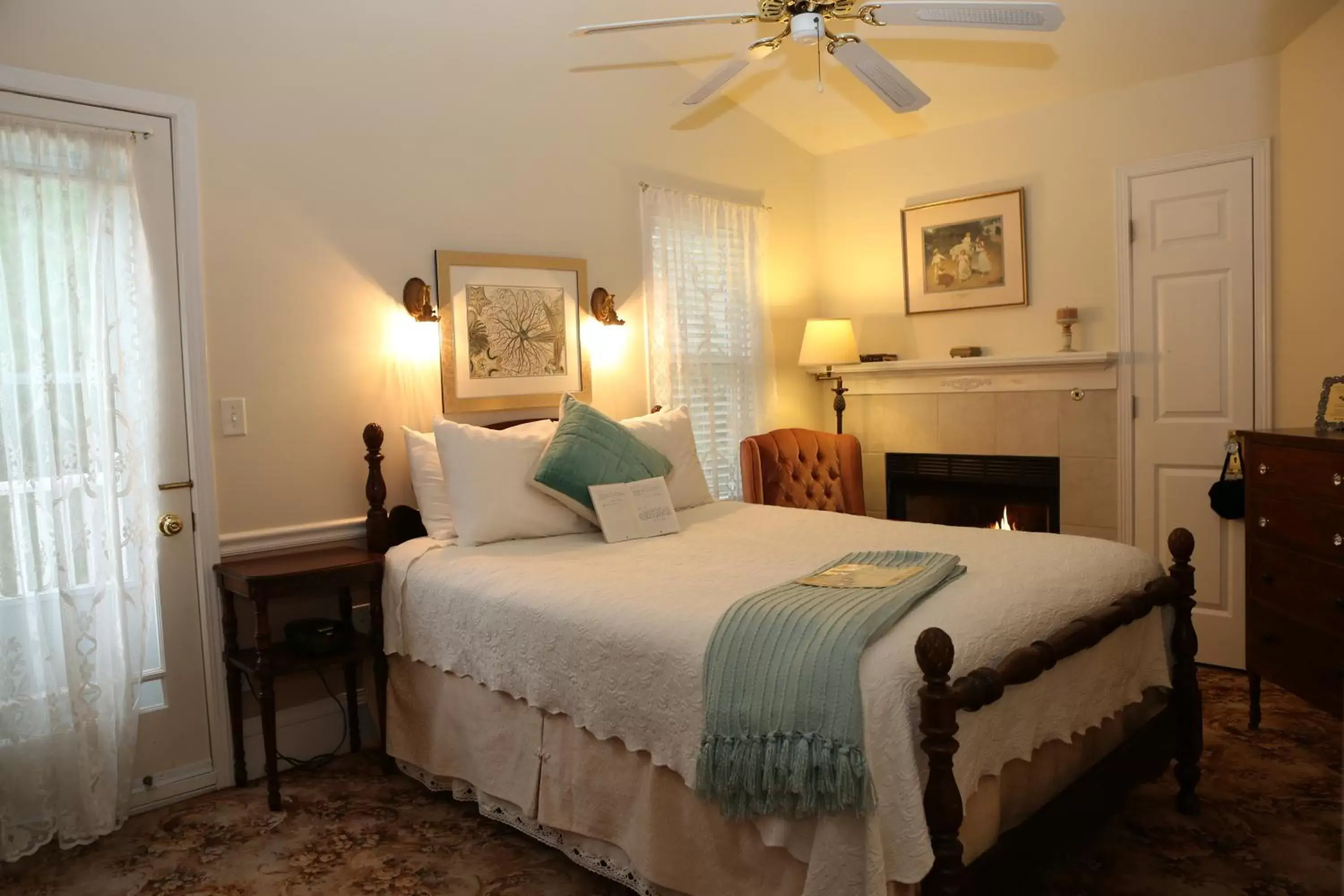 Bed in Martha's Vineyard B & B Bed in Martha's Vineyard B & B