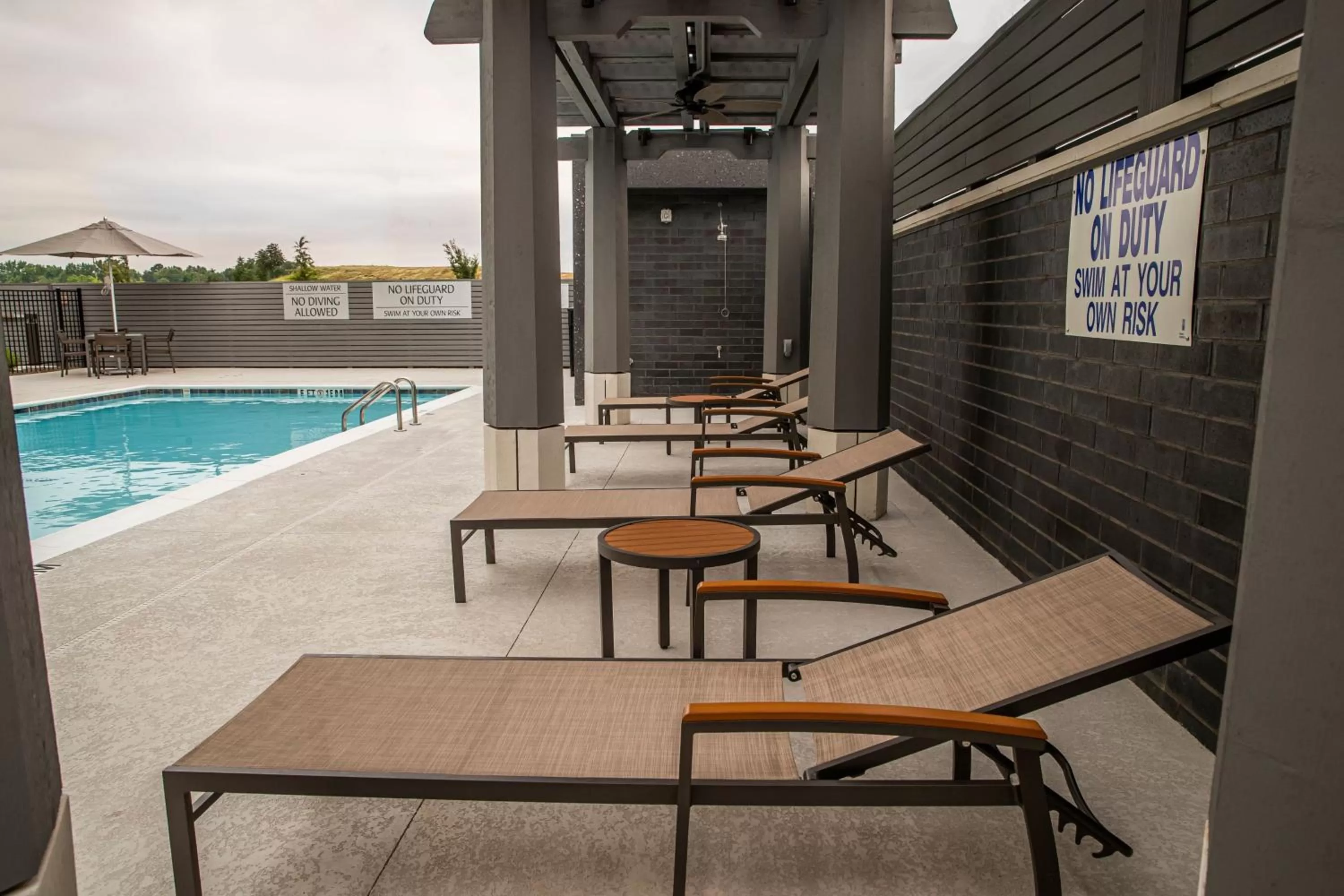 Swimming pool in Courtyard by Marriott Greenville Mauldin