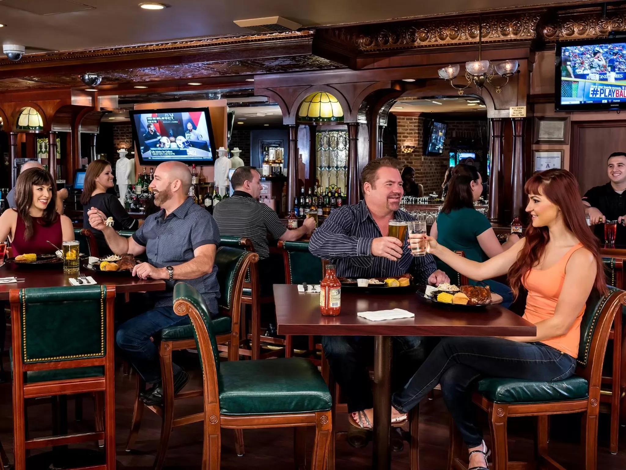 Restaurant/places to eat in Hotel Apache