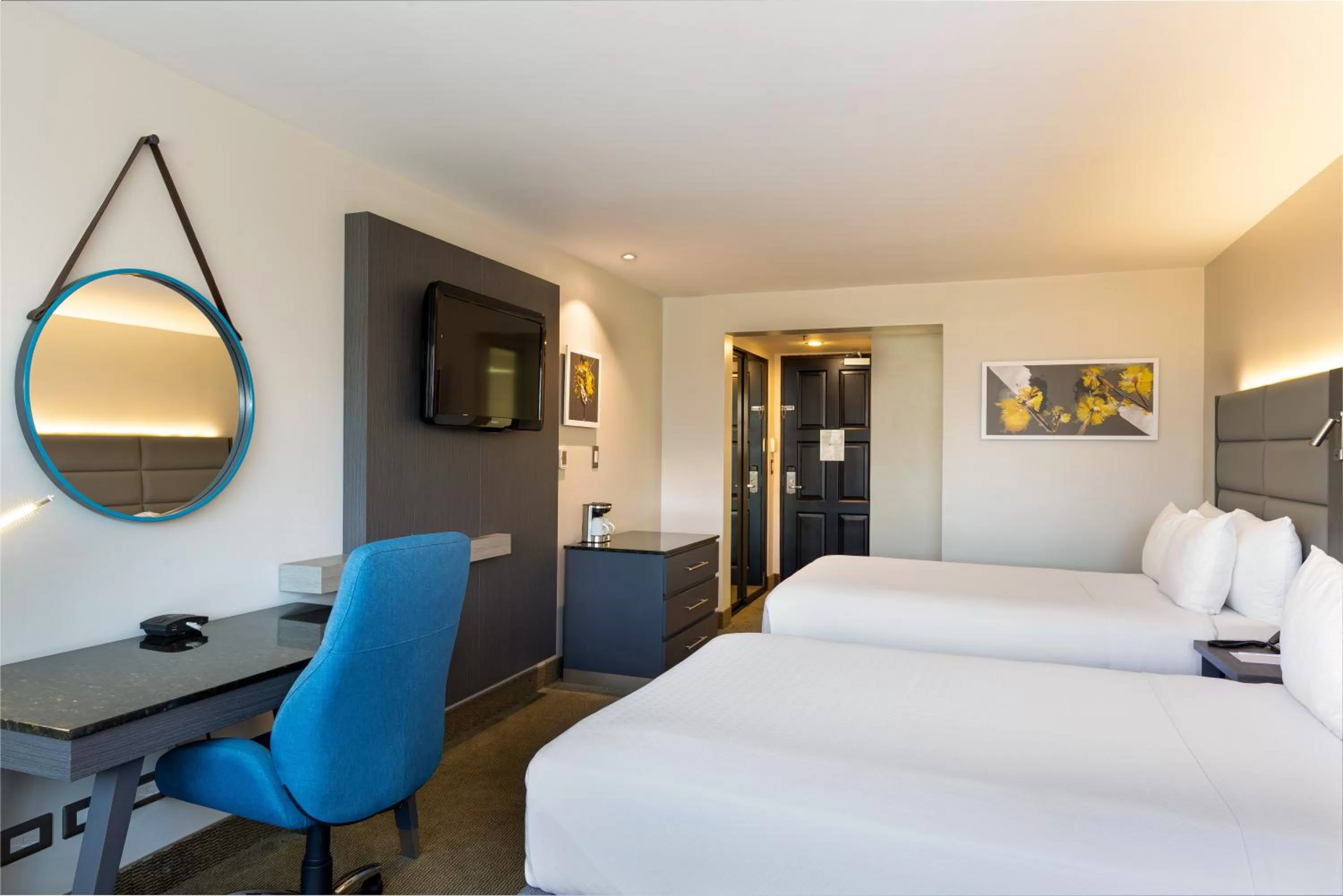 Photo of the whole room, Bed in Crowne Plaza San Jose La Sabana by IHG