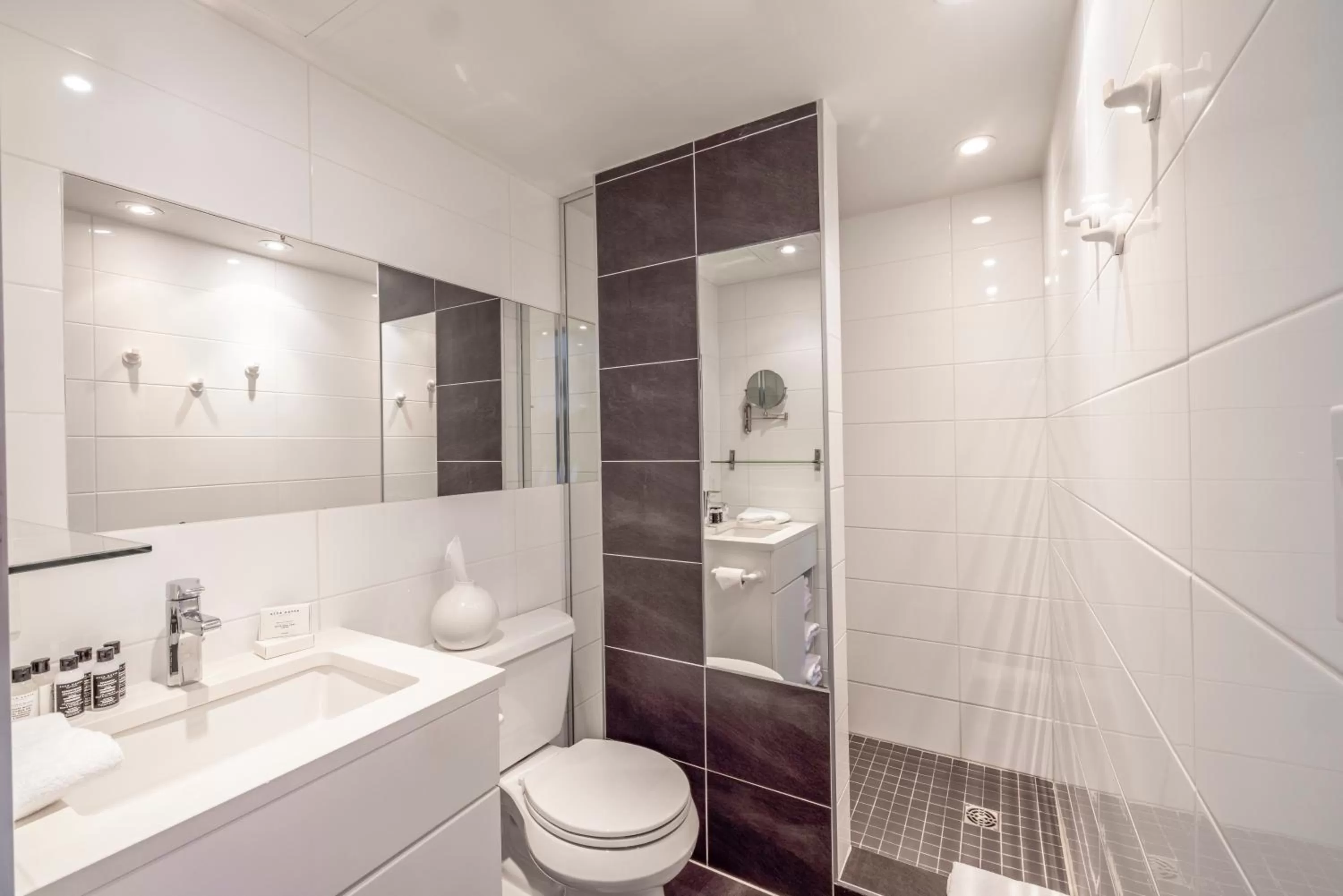 Bathroom in Hotel Zero 1 Montreal