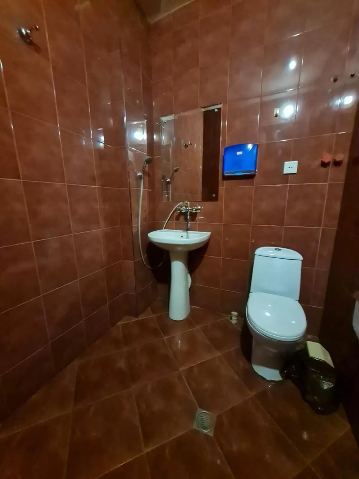 Bathroom in Piano Hotel