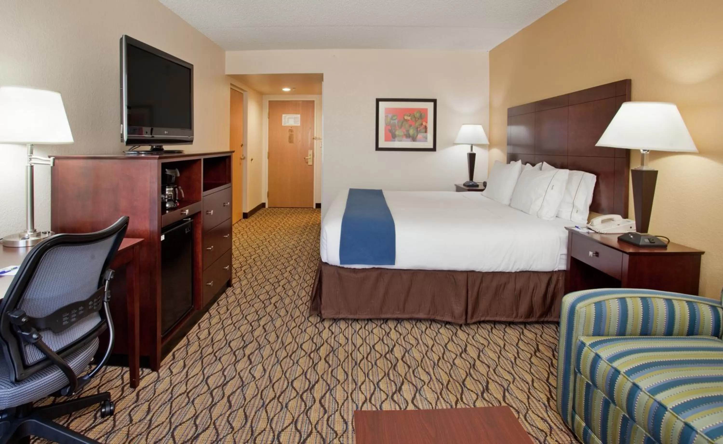 Photo of the whole room, Bed in Holiday Inn Express Scottsdale North by IHG