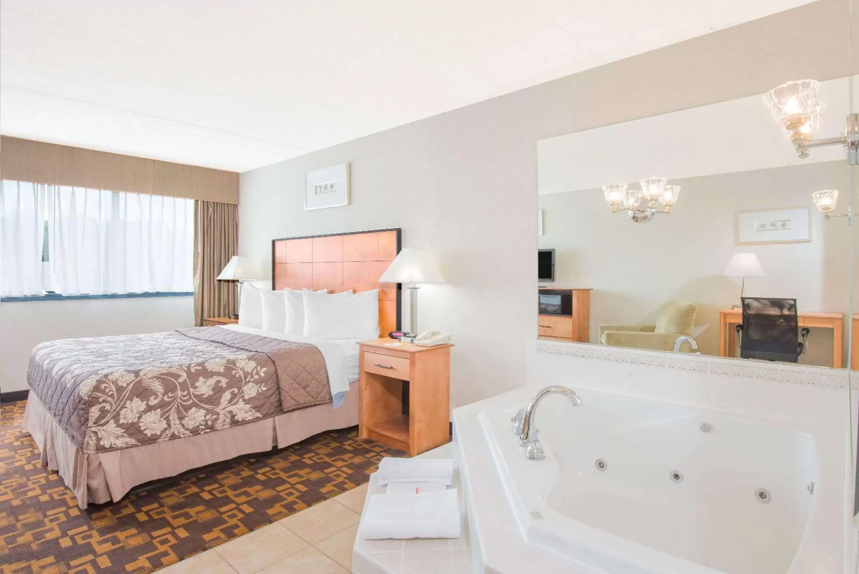 King Suite - Non-Smoking in Days Inn by Wyndham Gettysburg King Suite - Non-Smoking in Days Inn by Wyndham Gettysburg