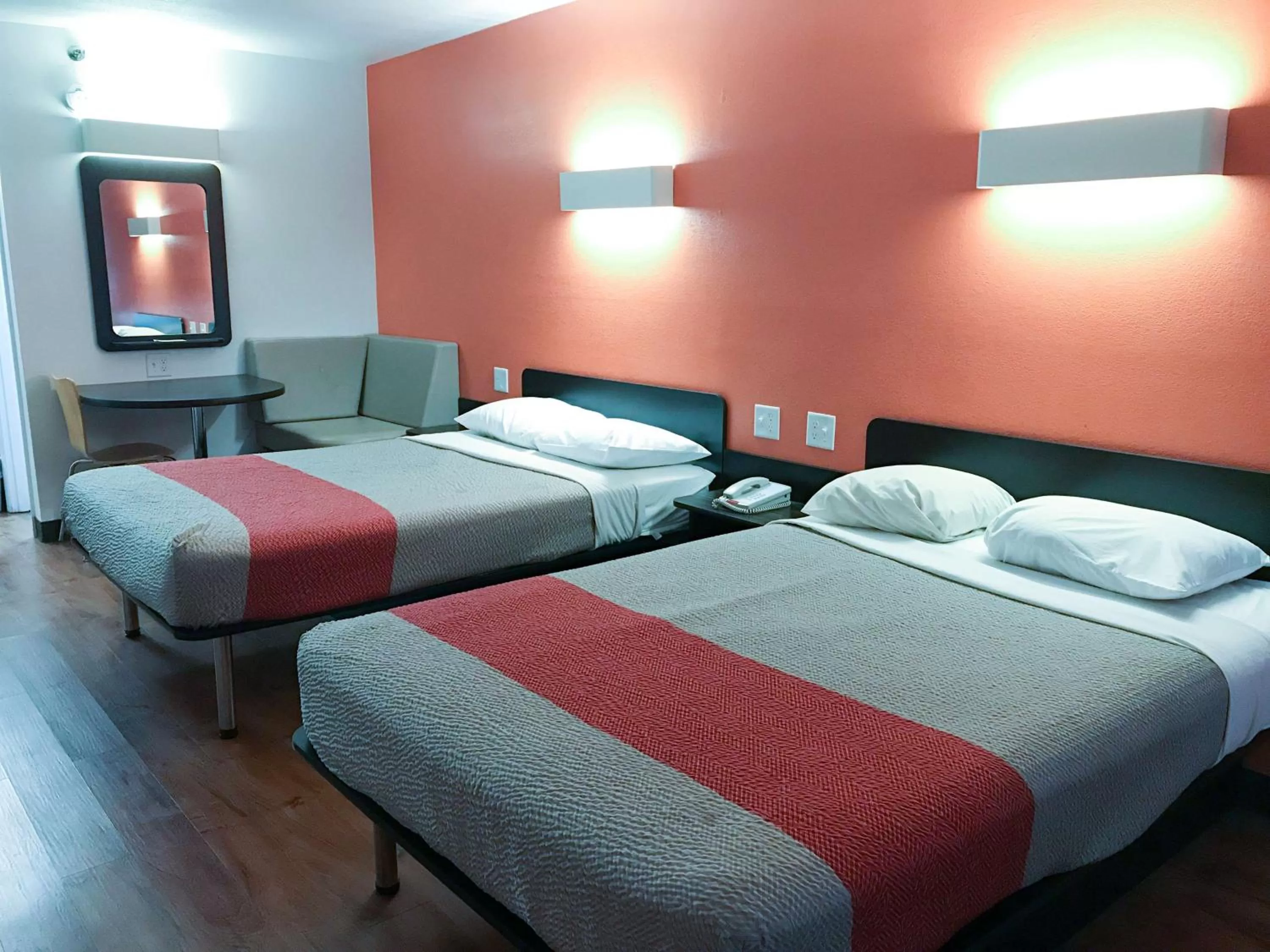 TV and multimedia, Bed in Motel 6-Bremen, GA