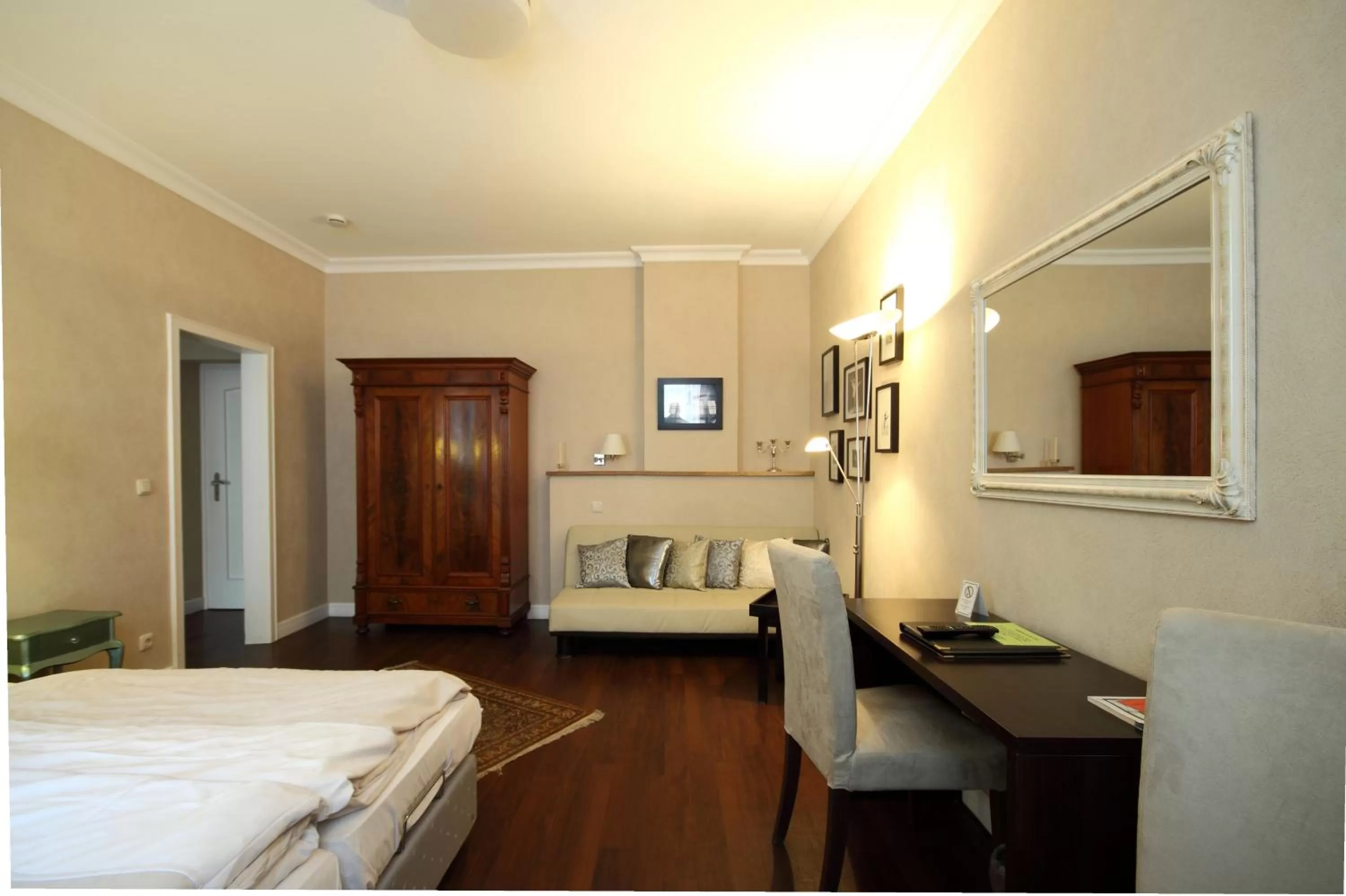 Photo of the whole room, Bed in Hotel Zum Goldenen Stern