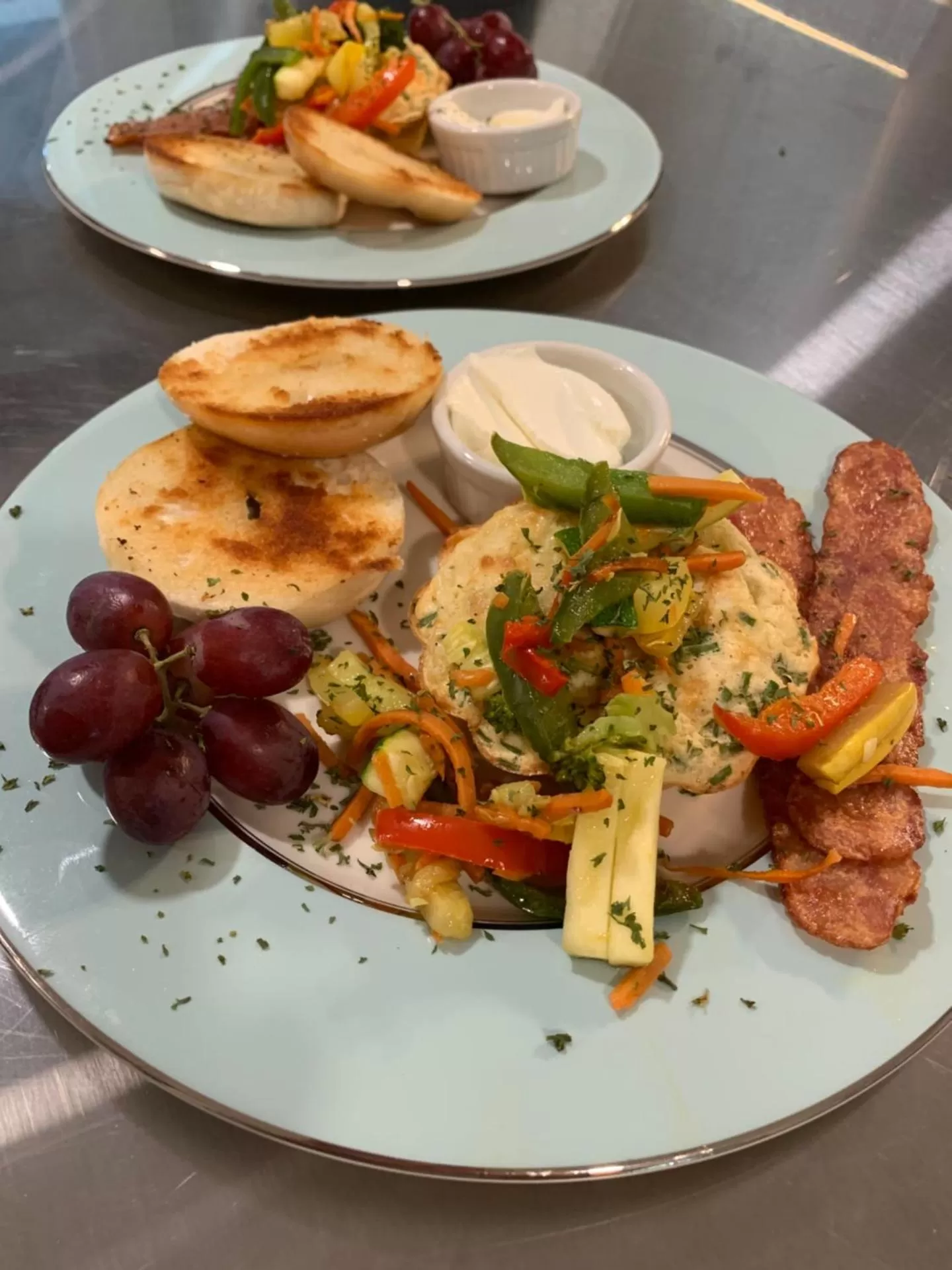 Breakfast in Buttonwood Inn on Mount Surprise