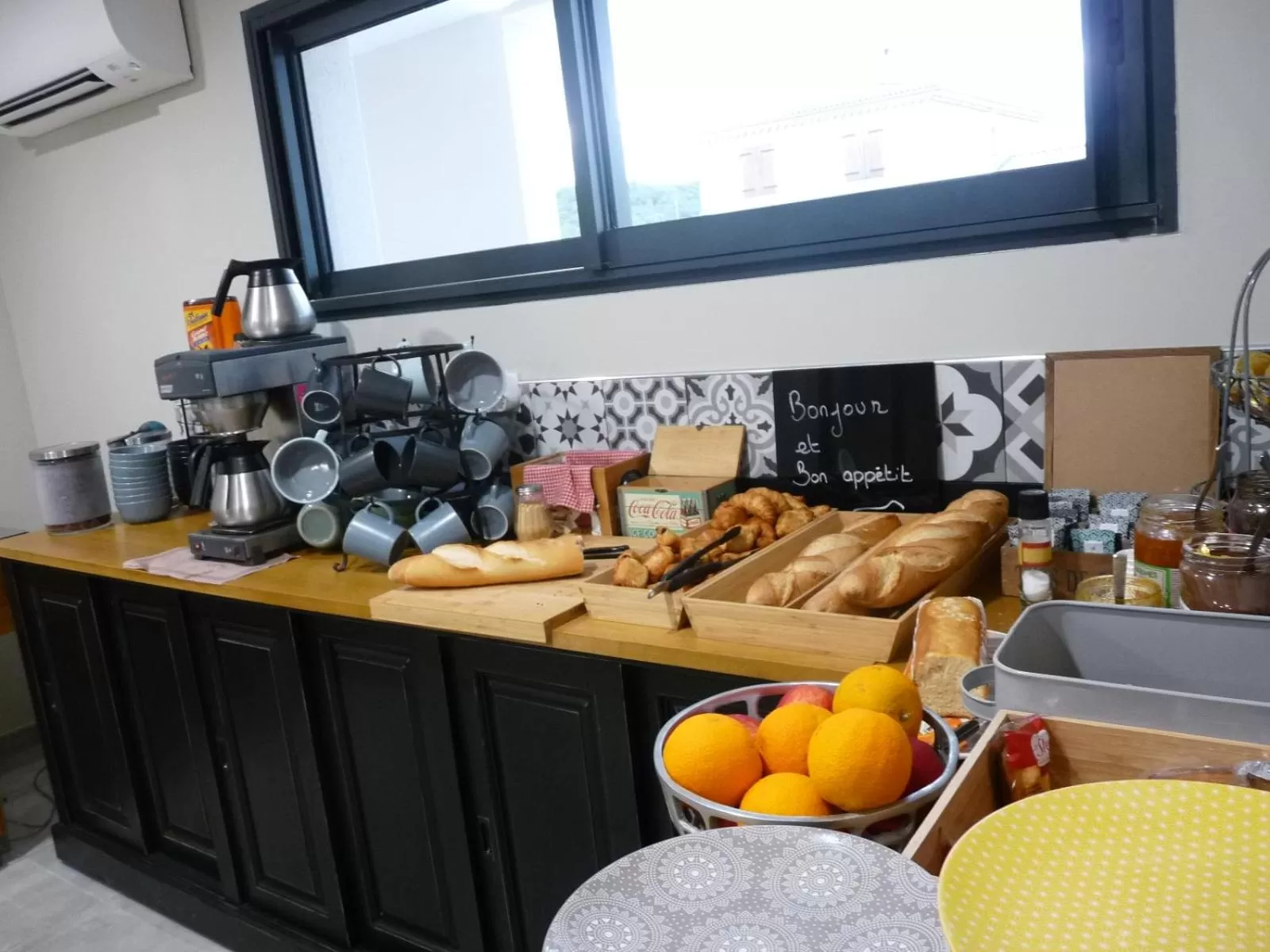 Food and drinks in L'Horloge Gourmande