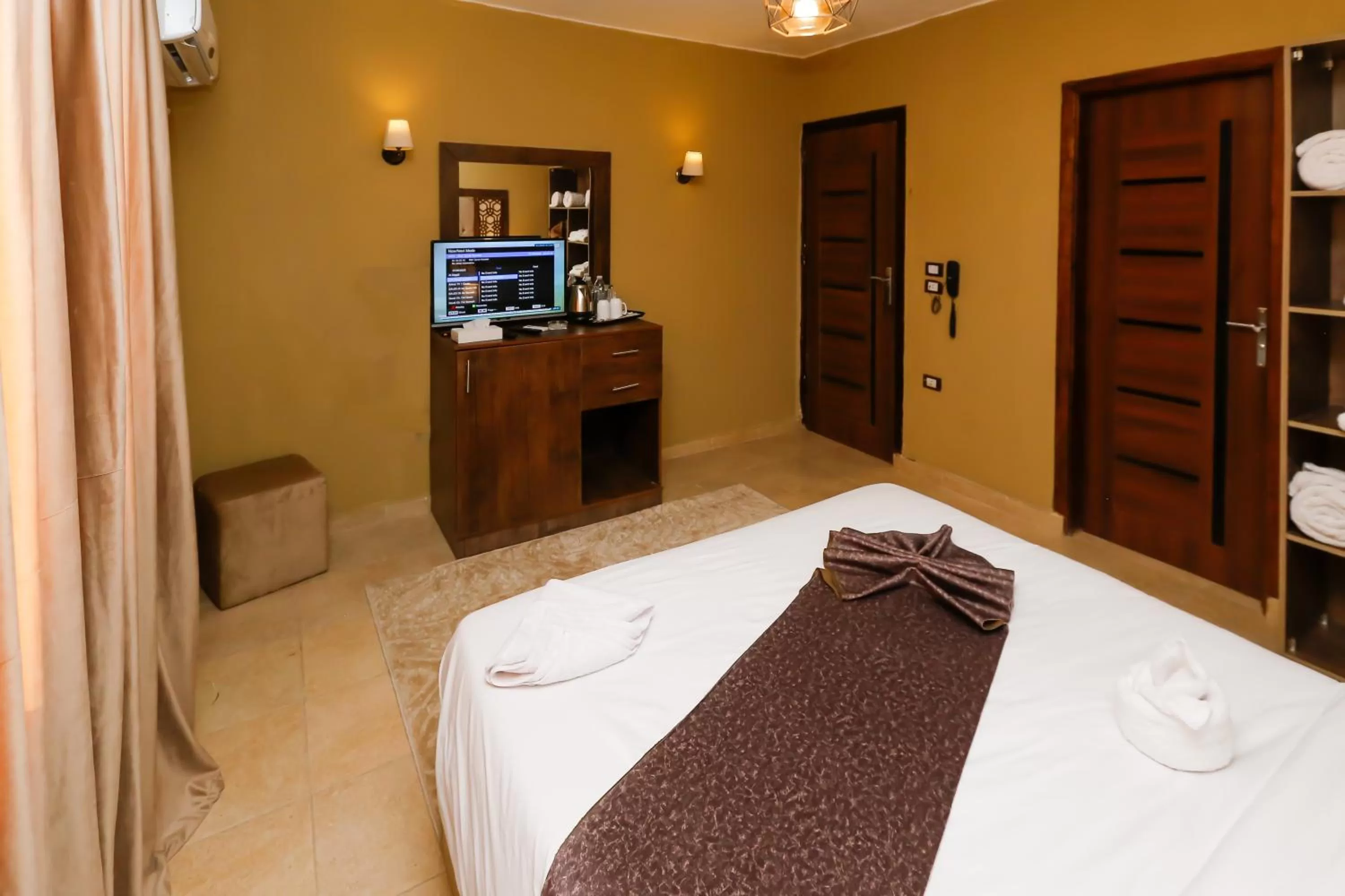 Bed in King Cheops Inn - Pyramid View