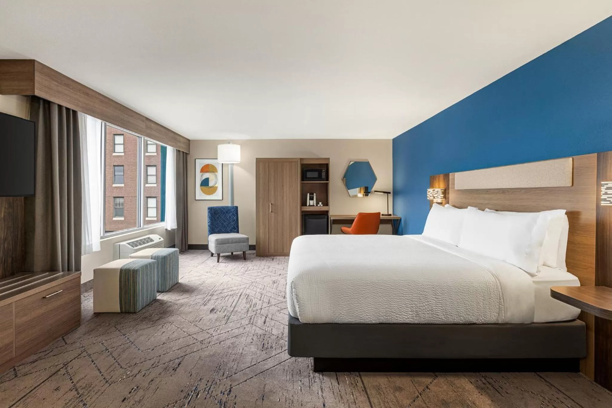 Photo of the whole room, Bed in Holiday Inn Express & Suites Evansville Downtown by IHG