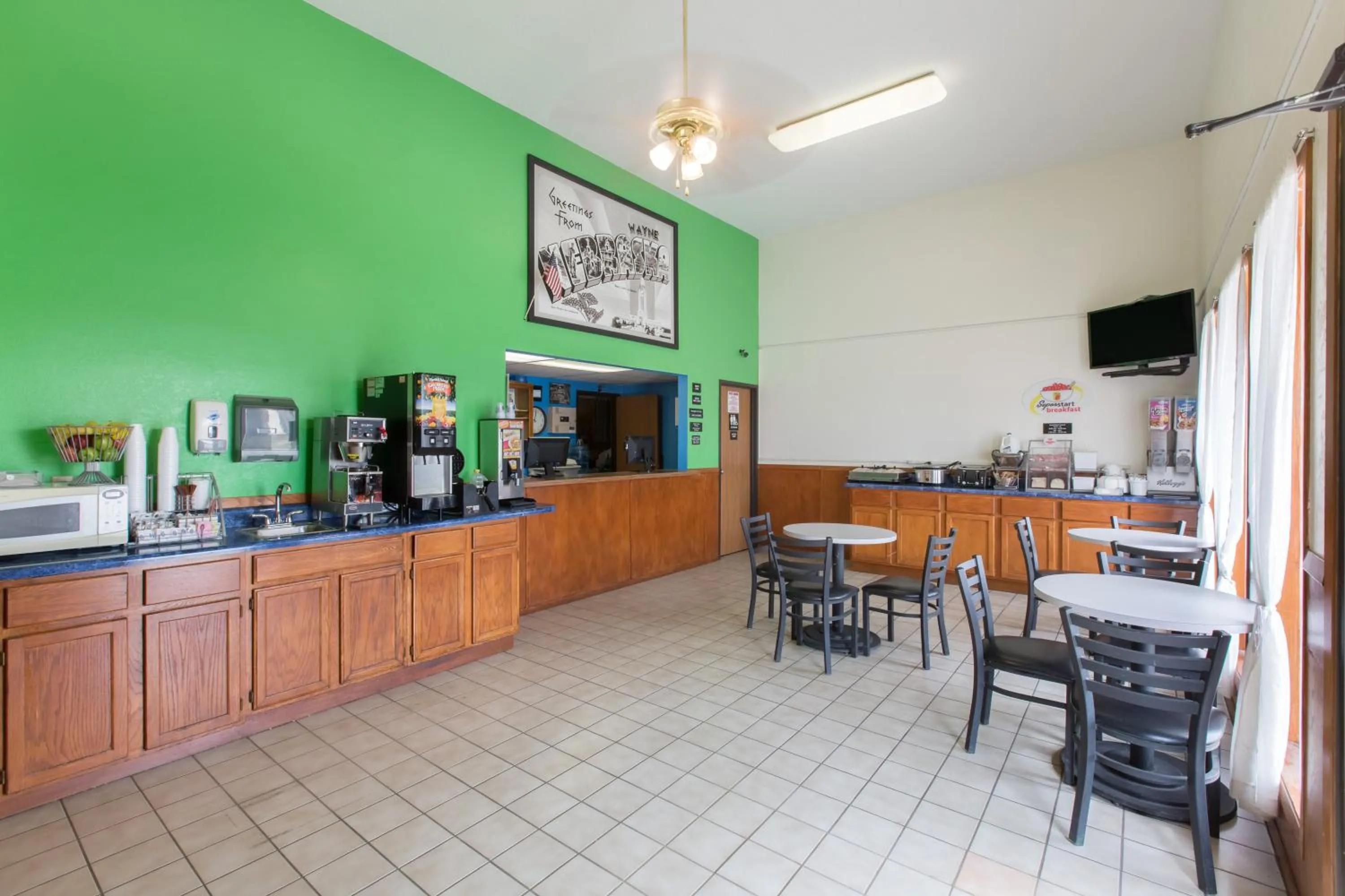 Breakfast, Restaurant/Places to Eat in Super 8 by Wyndham Wayne