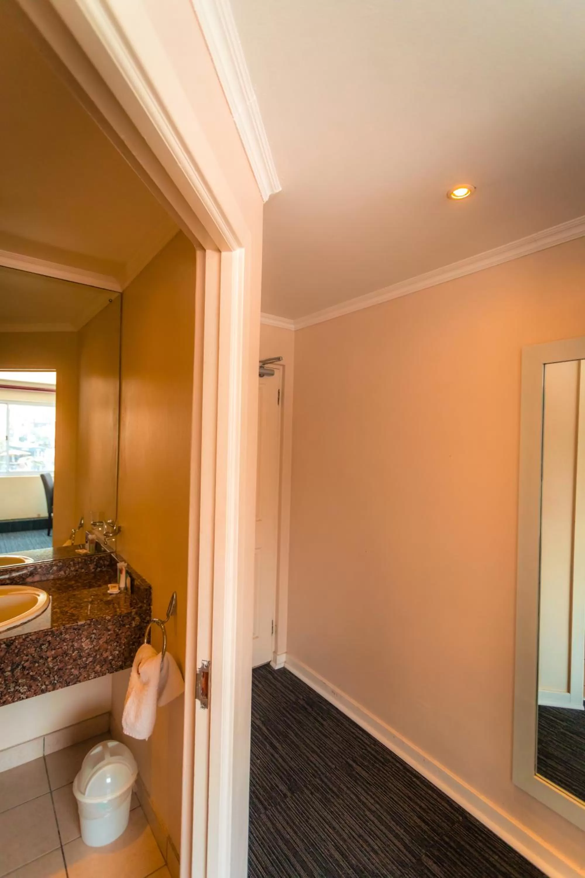 Bedroom, Bed in Florida Park Hotel, Florida Road