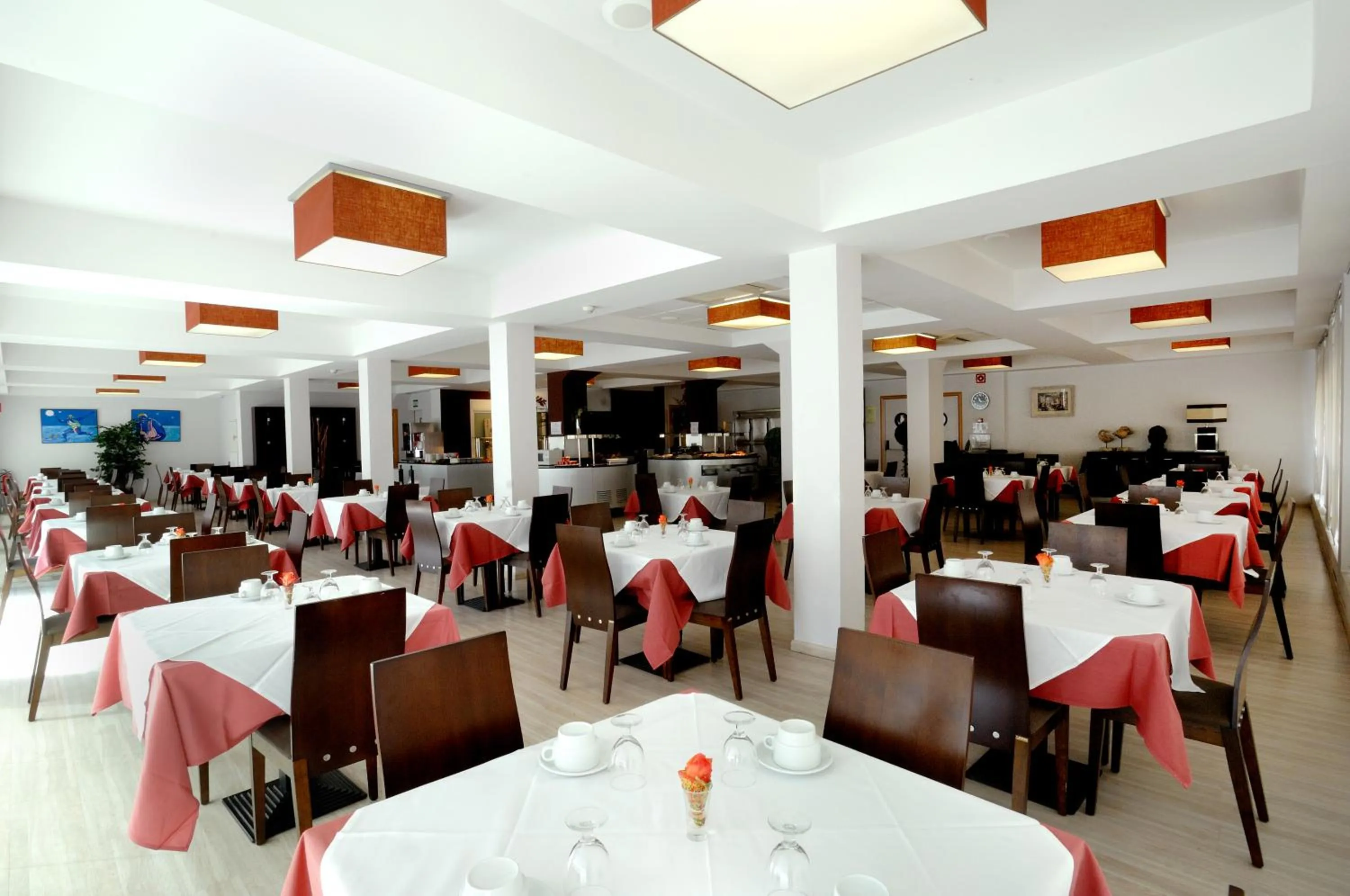Restaurant/places to eat in Hotel President