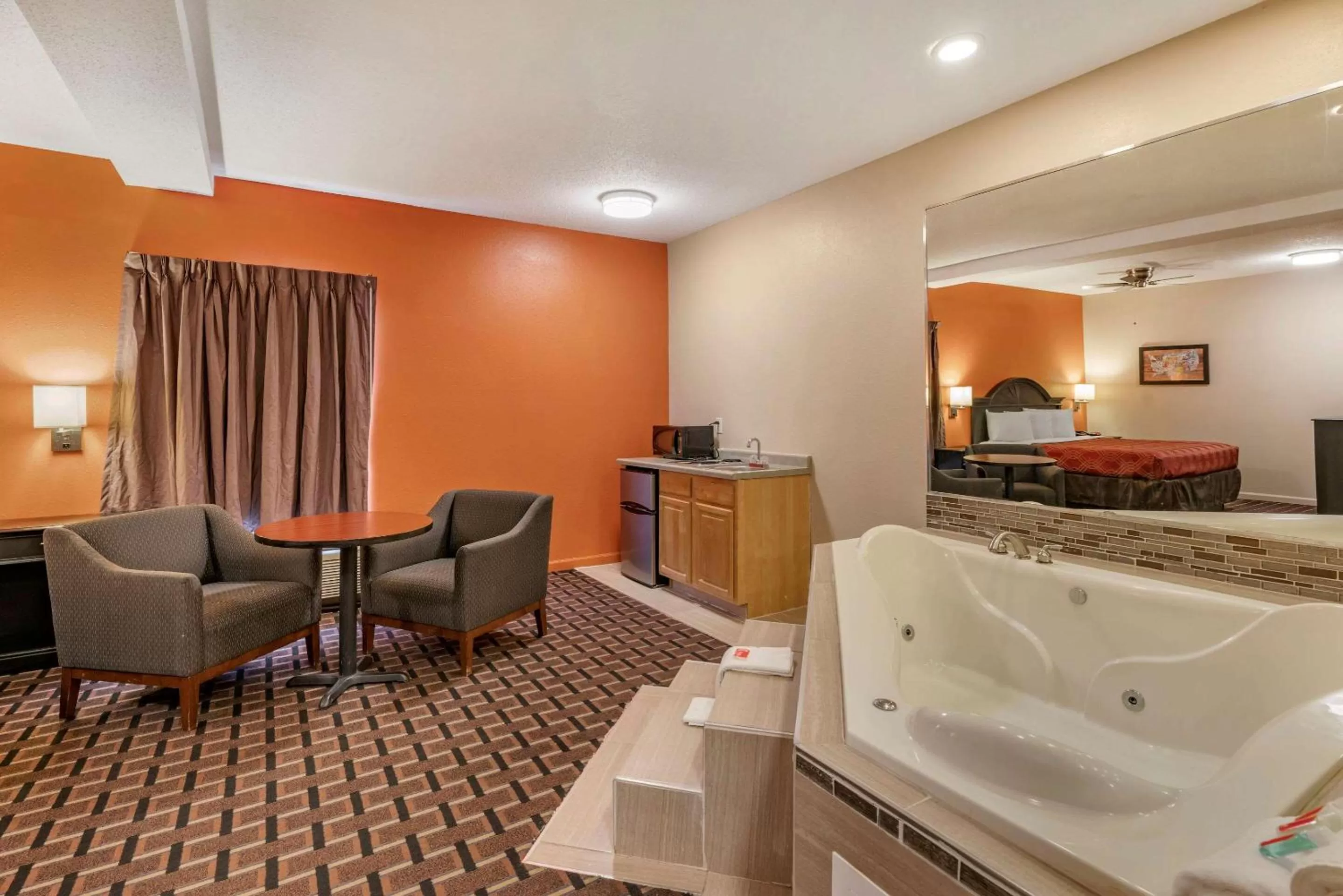 Photo of the whole room in Econo Lodge Inn & Suites Granite City - St Louis