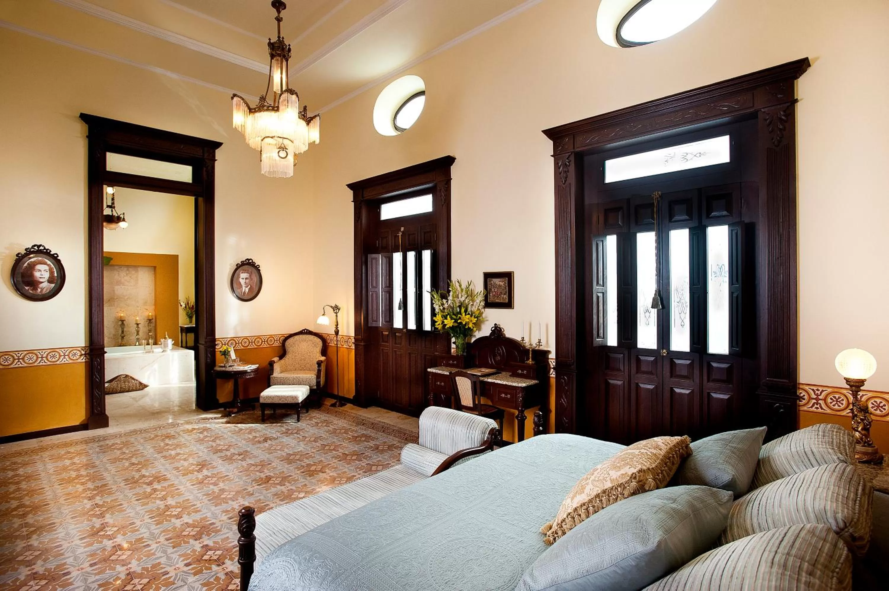 Photo of the whole room, Bed in Casa Azul Monumento Historico