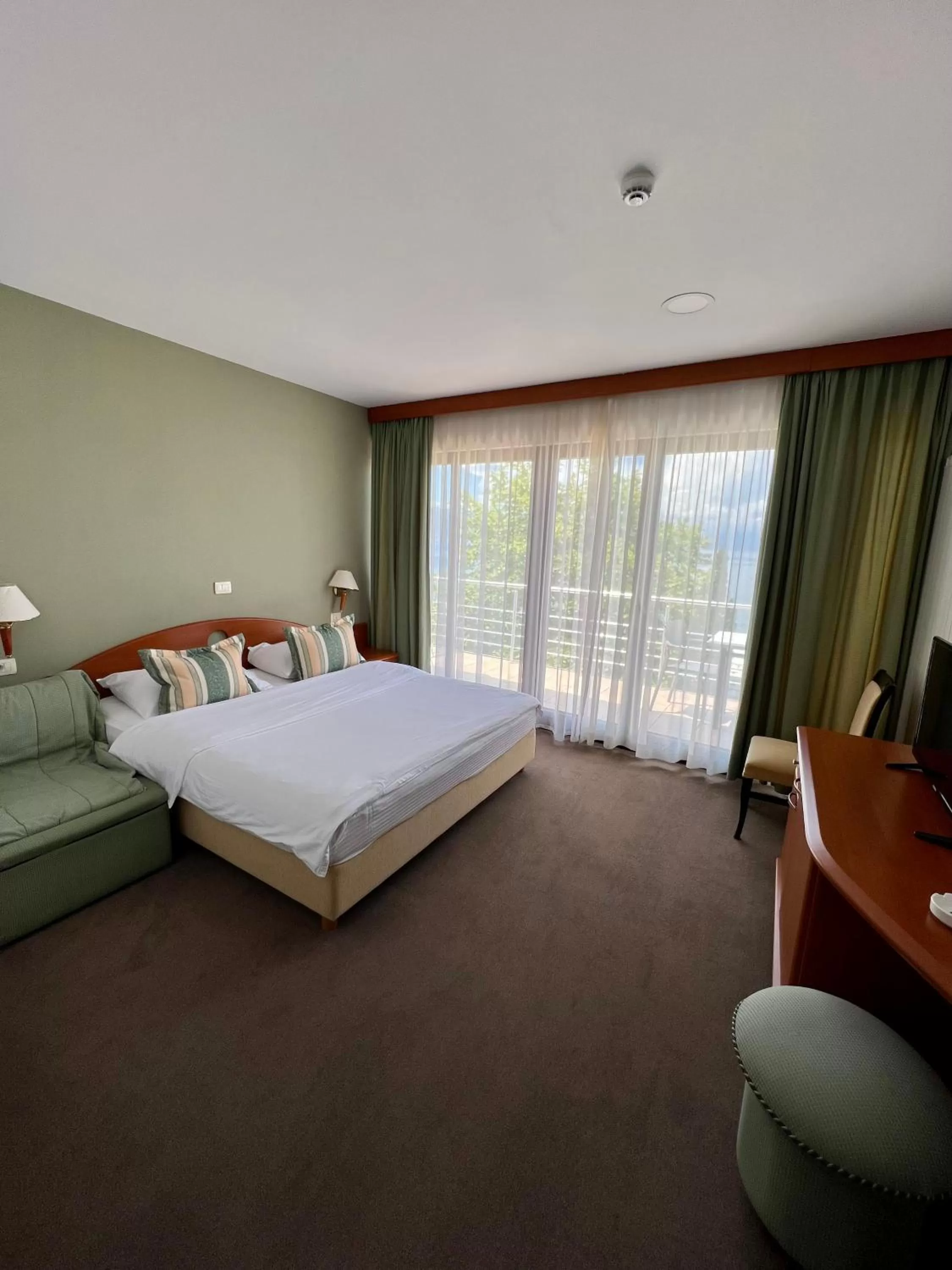 TV and multimedia, Bed in Hotel Millennium