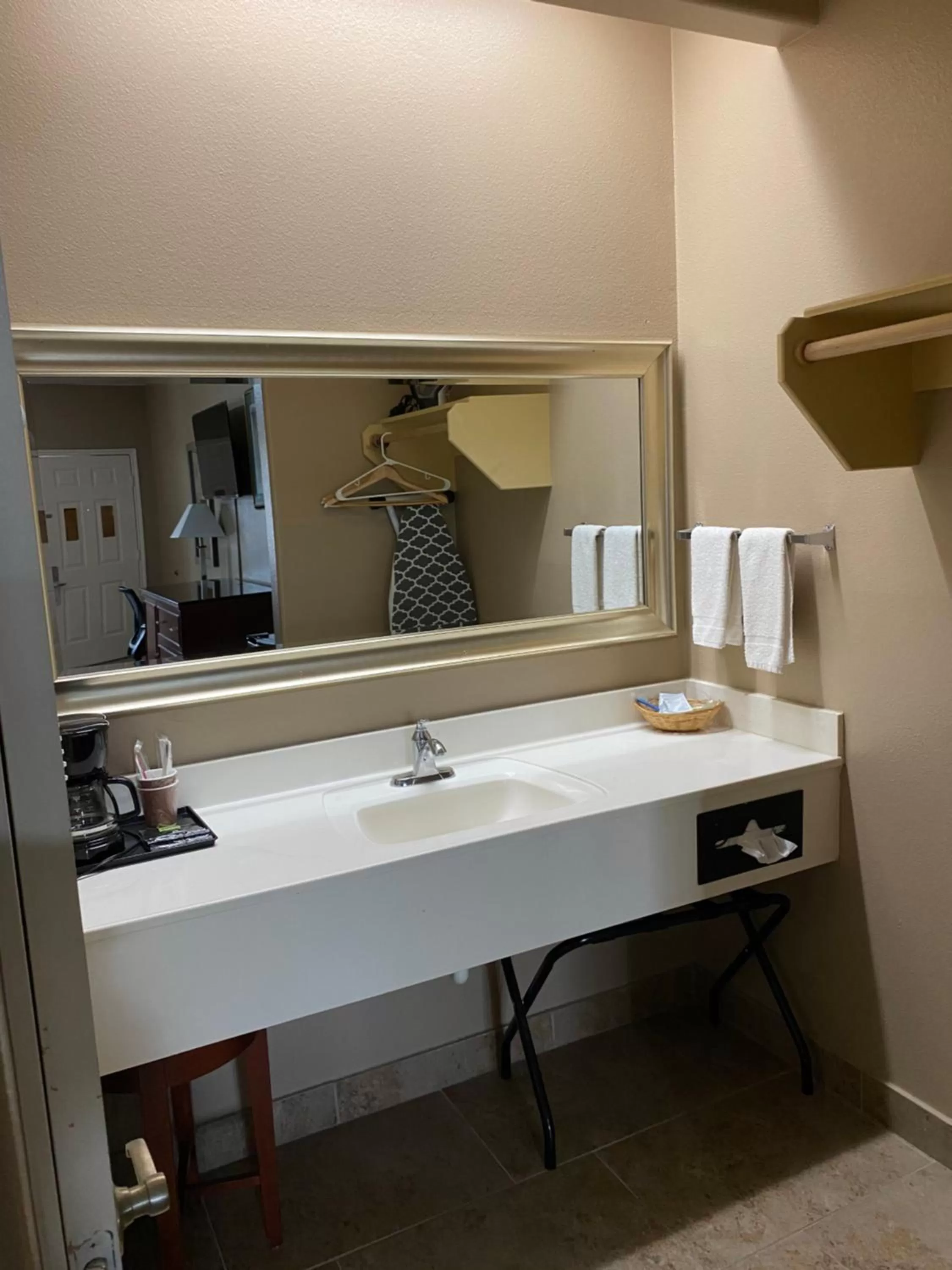 Los Fresnos Inn and Suites