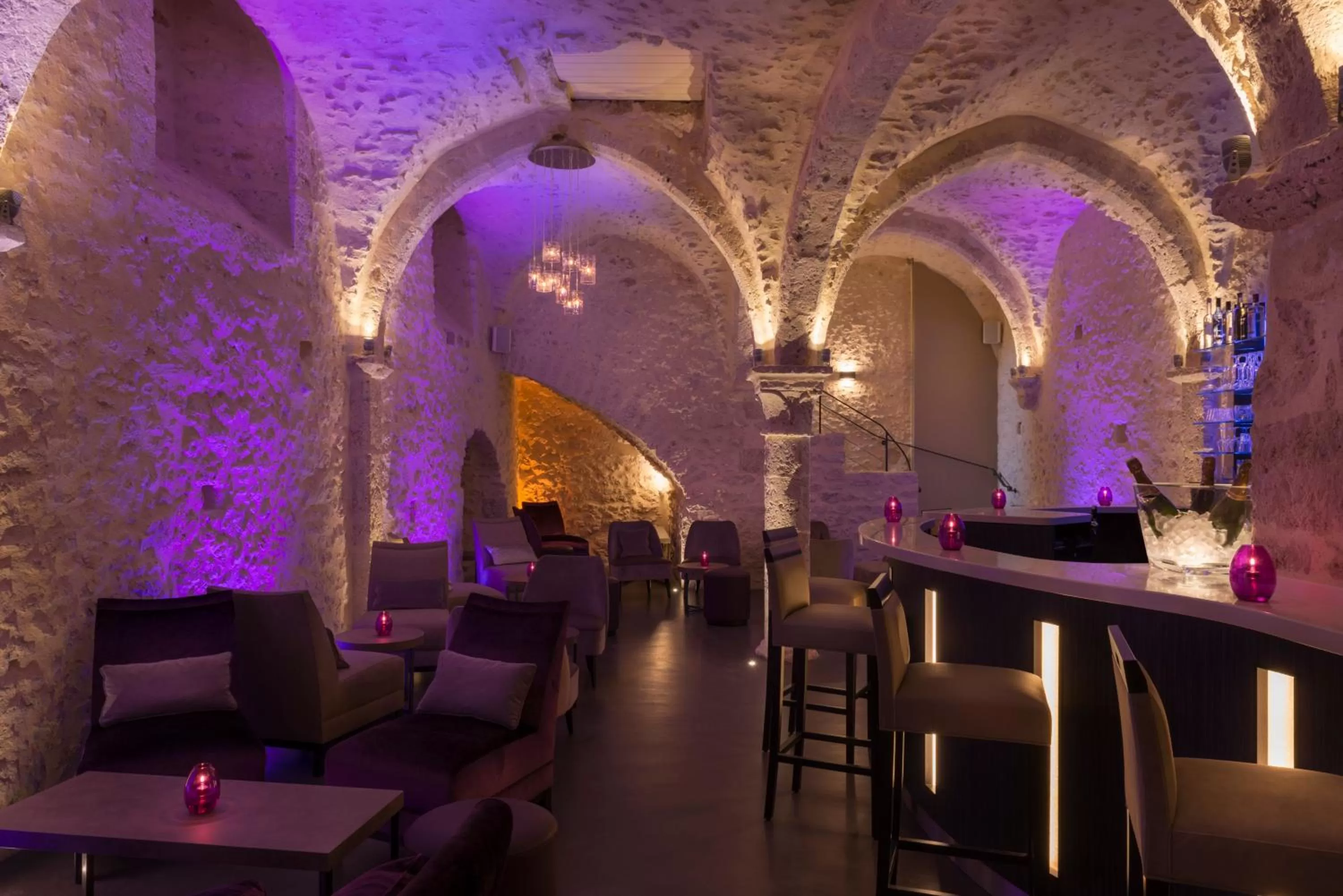 Lounge or bar in Hôtel Aux Vieux Remparts