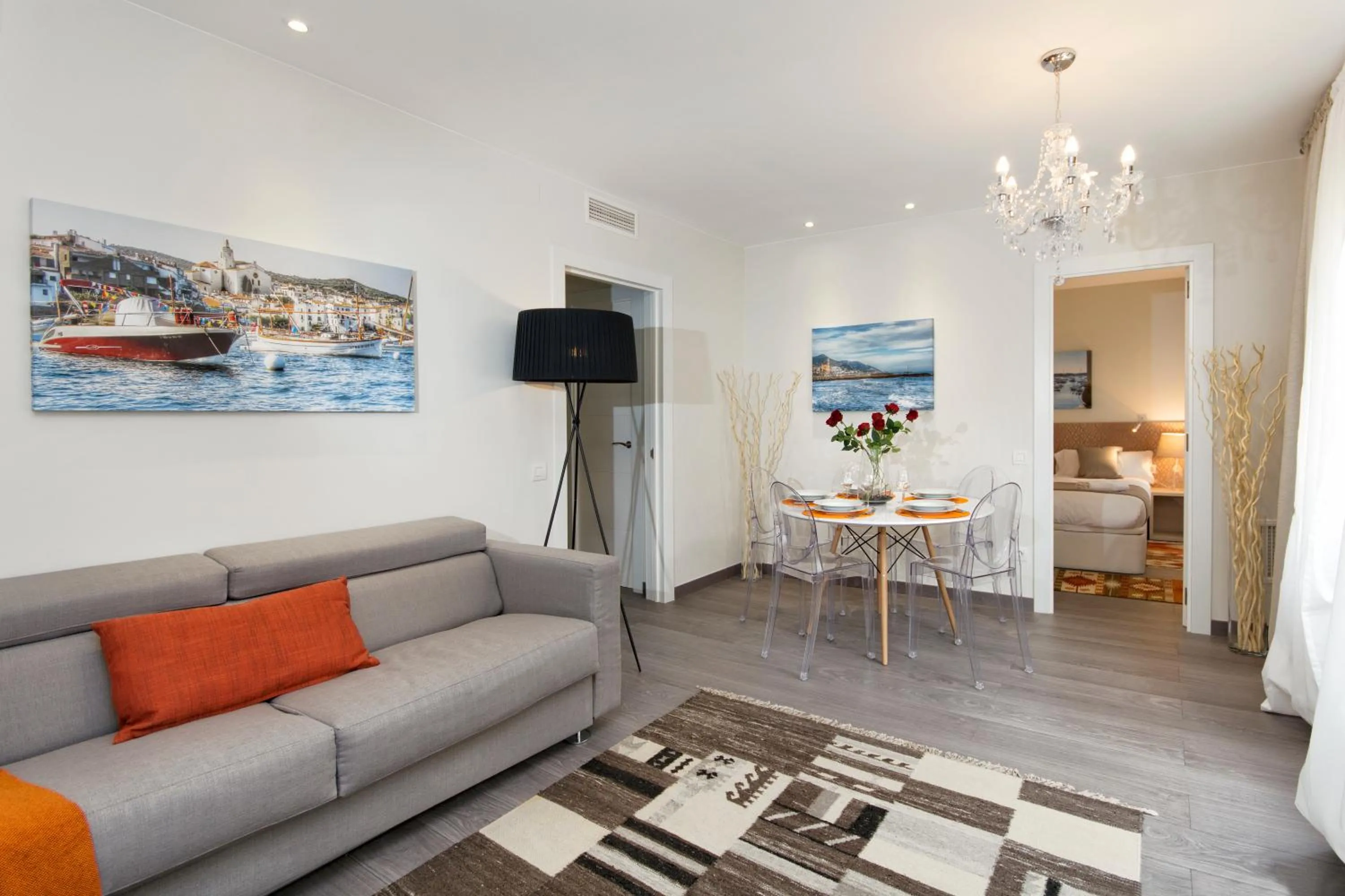 Living room in Eixample Building Apartments by Mercedes Heritage