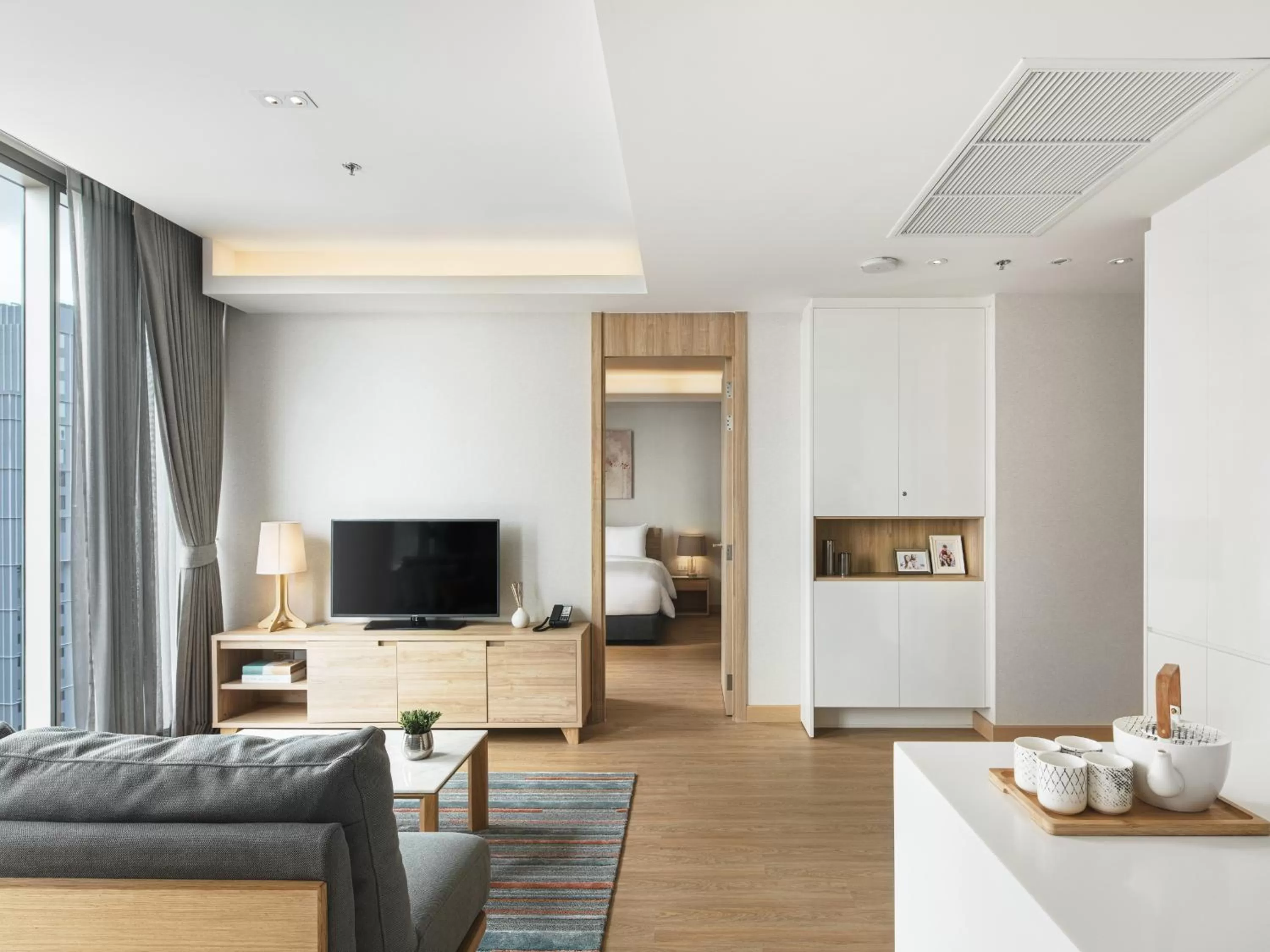 TV and multimedia in Oakwood Suites Bangkok