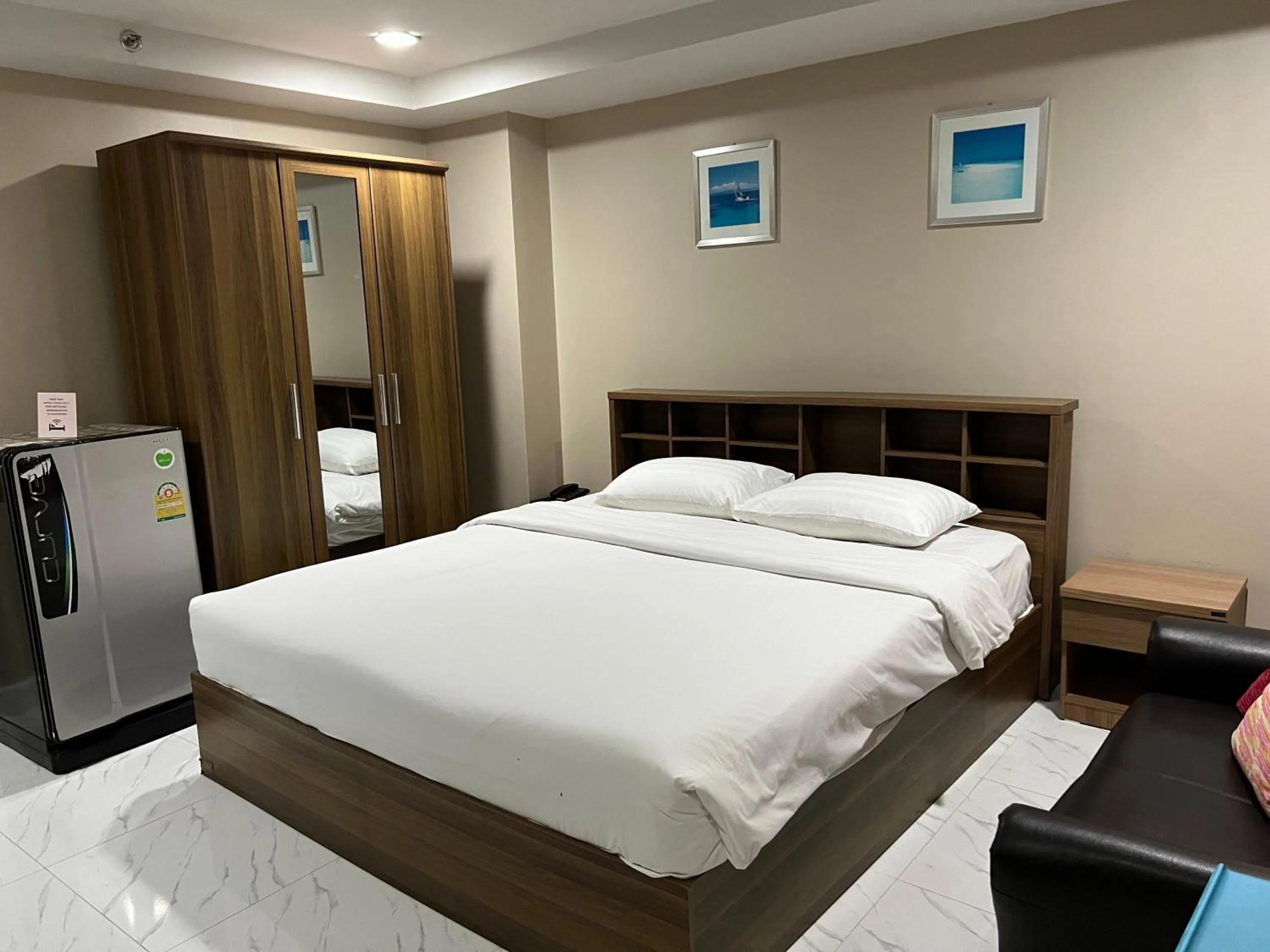 Facility for disabled guests, Bed in Mall Suites Hotel