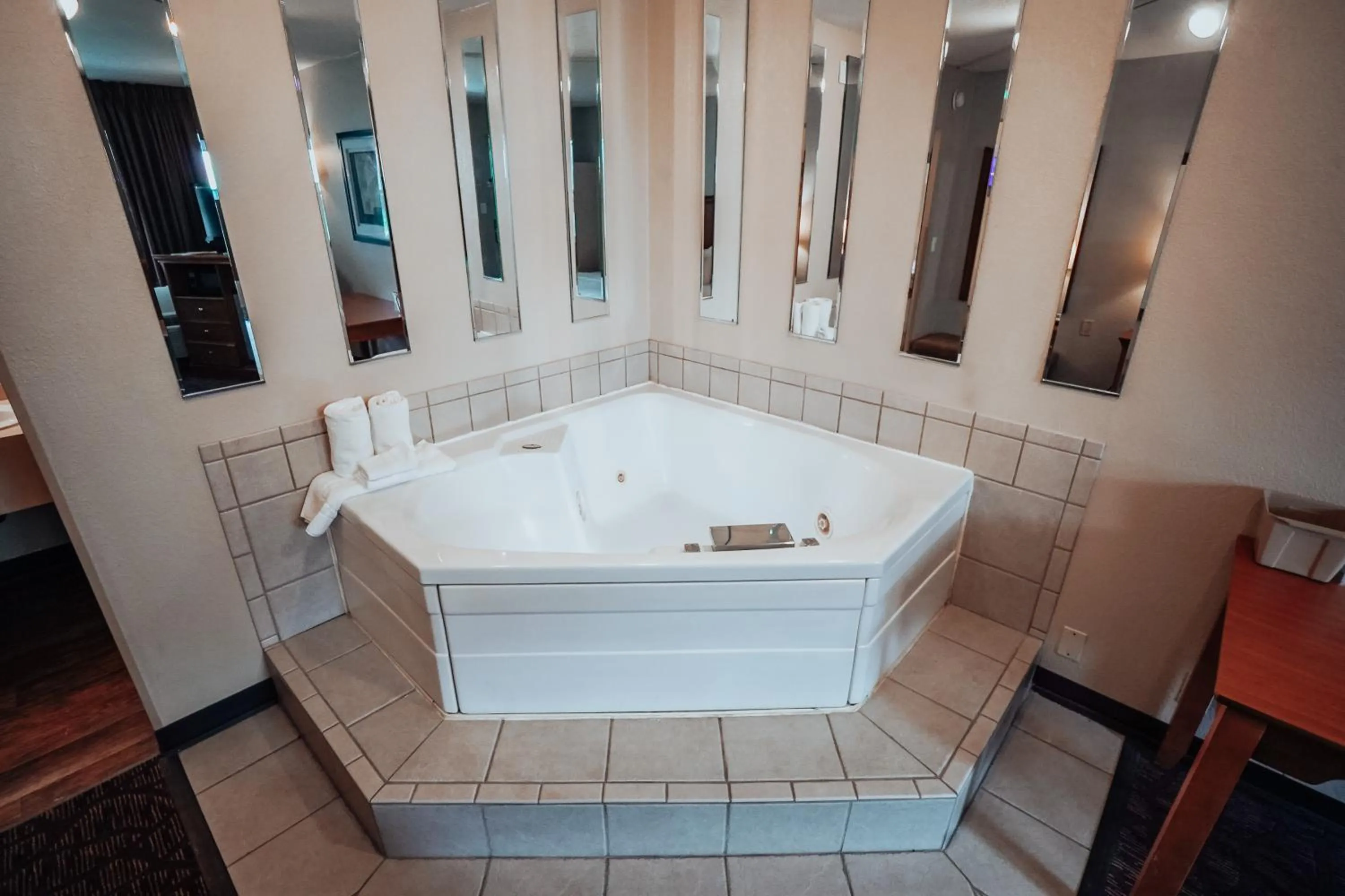 Lamplighter Inn and Suites - North