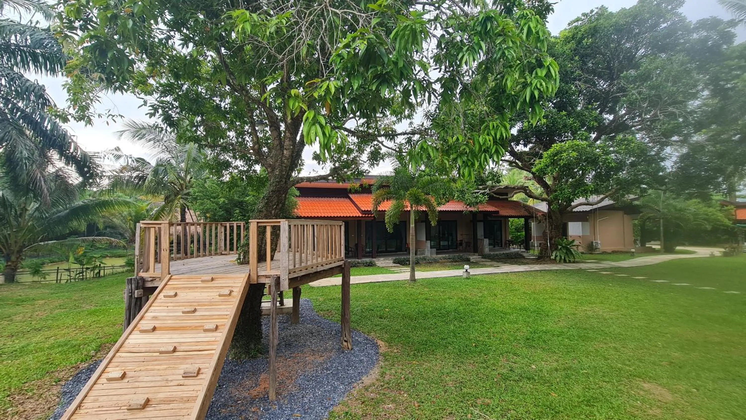 Baan Suan Rim Klong Resort