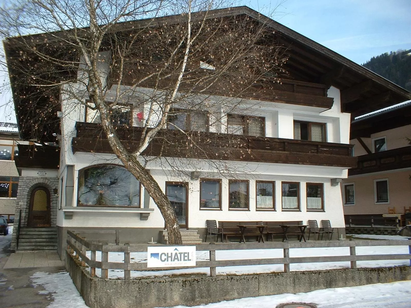 Property building, Winter in Haus Alpina by Châtel Reizen