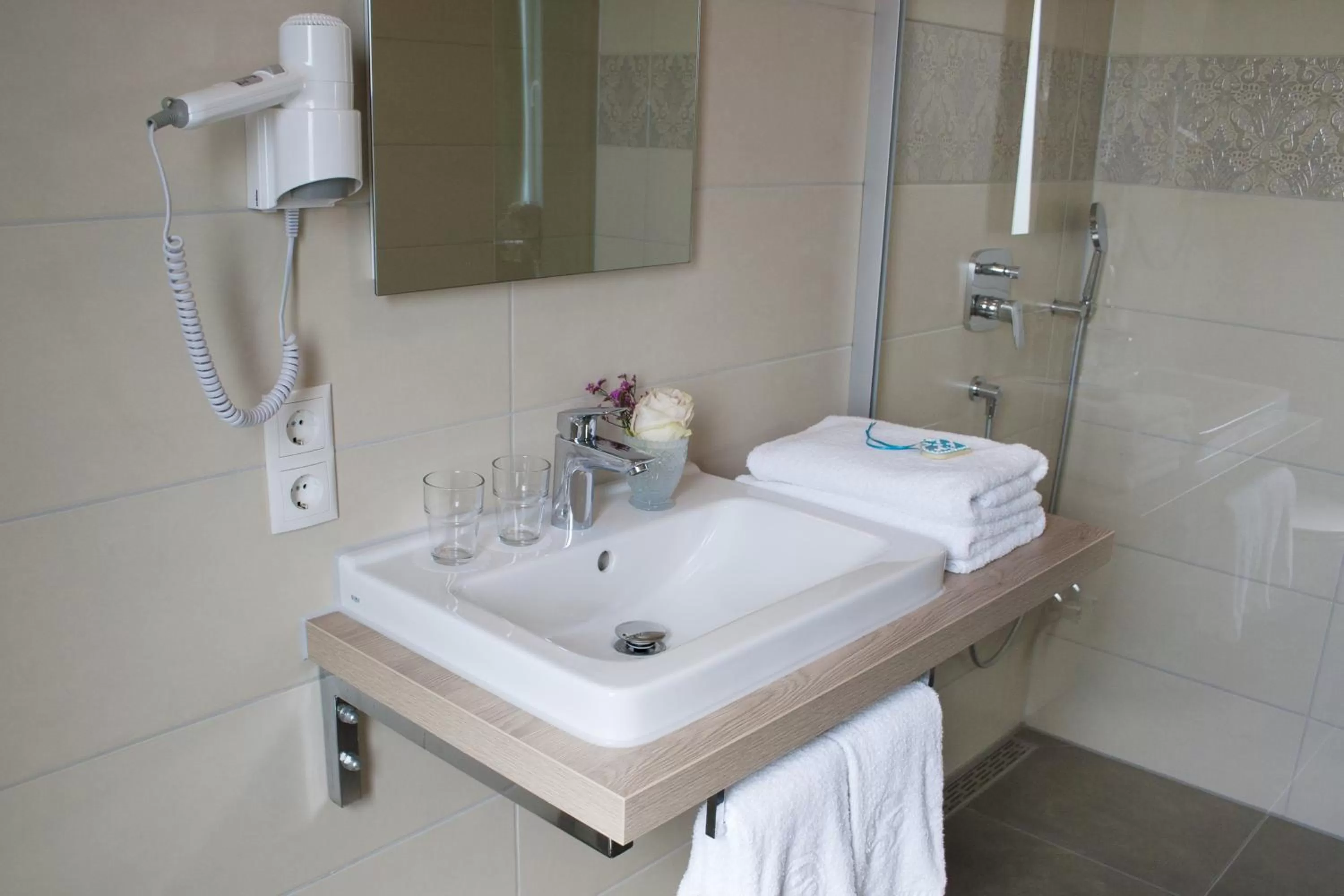 Bathroom in Hotel Claro Garni