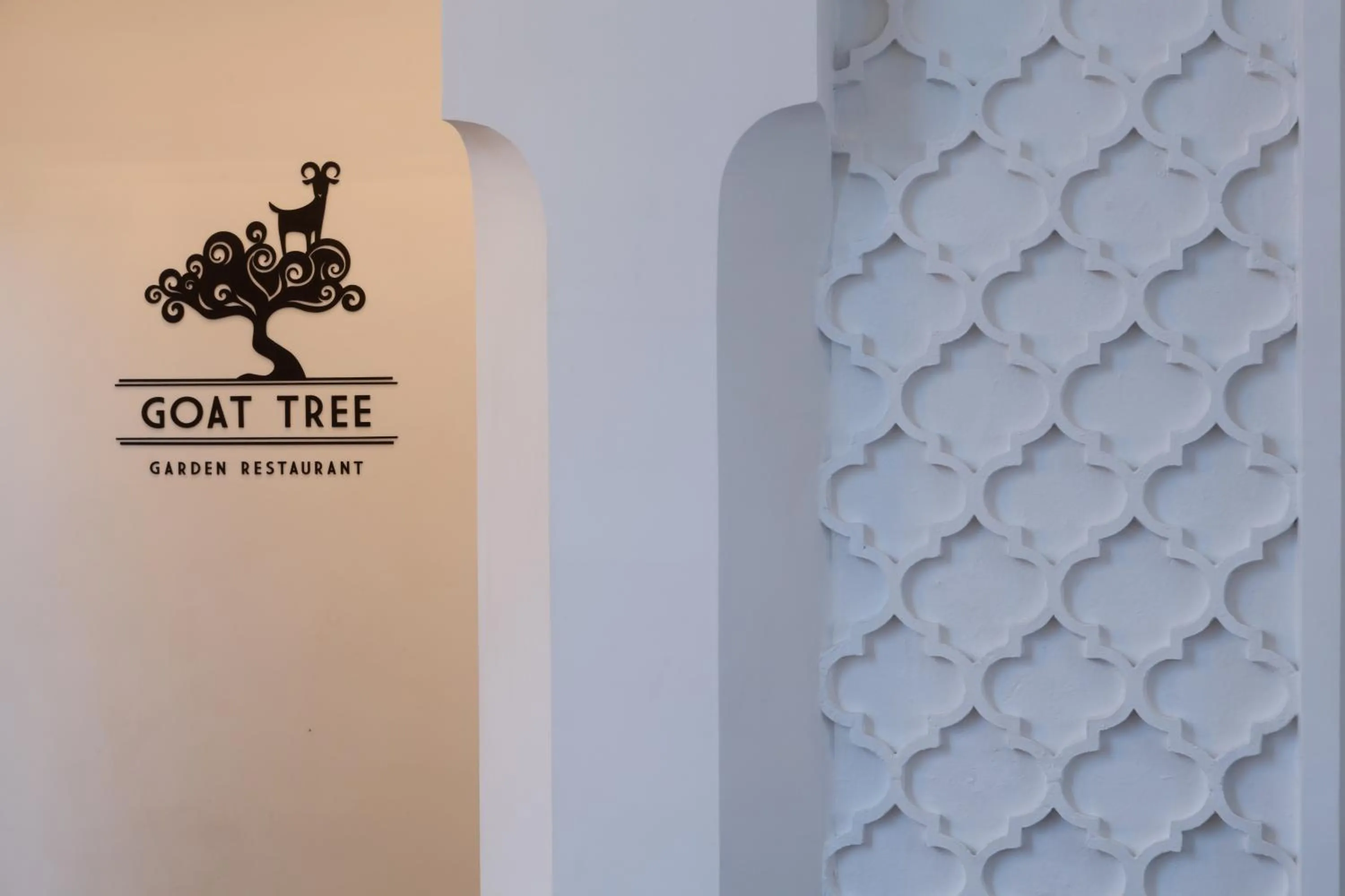 Restaurant/places to eat in Sarai and Wander Resort