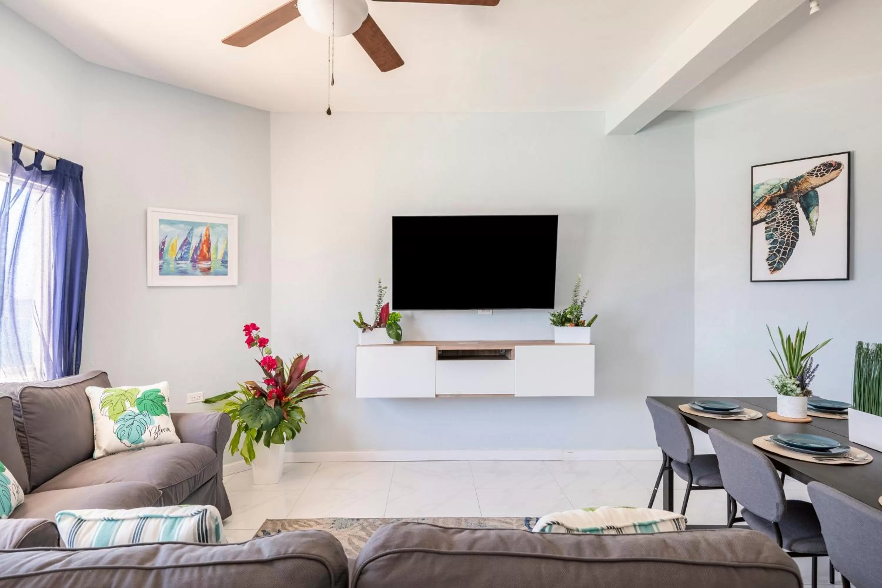 TV and multimedia in Luxe Beach Resort