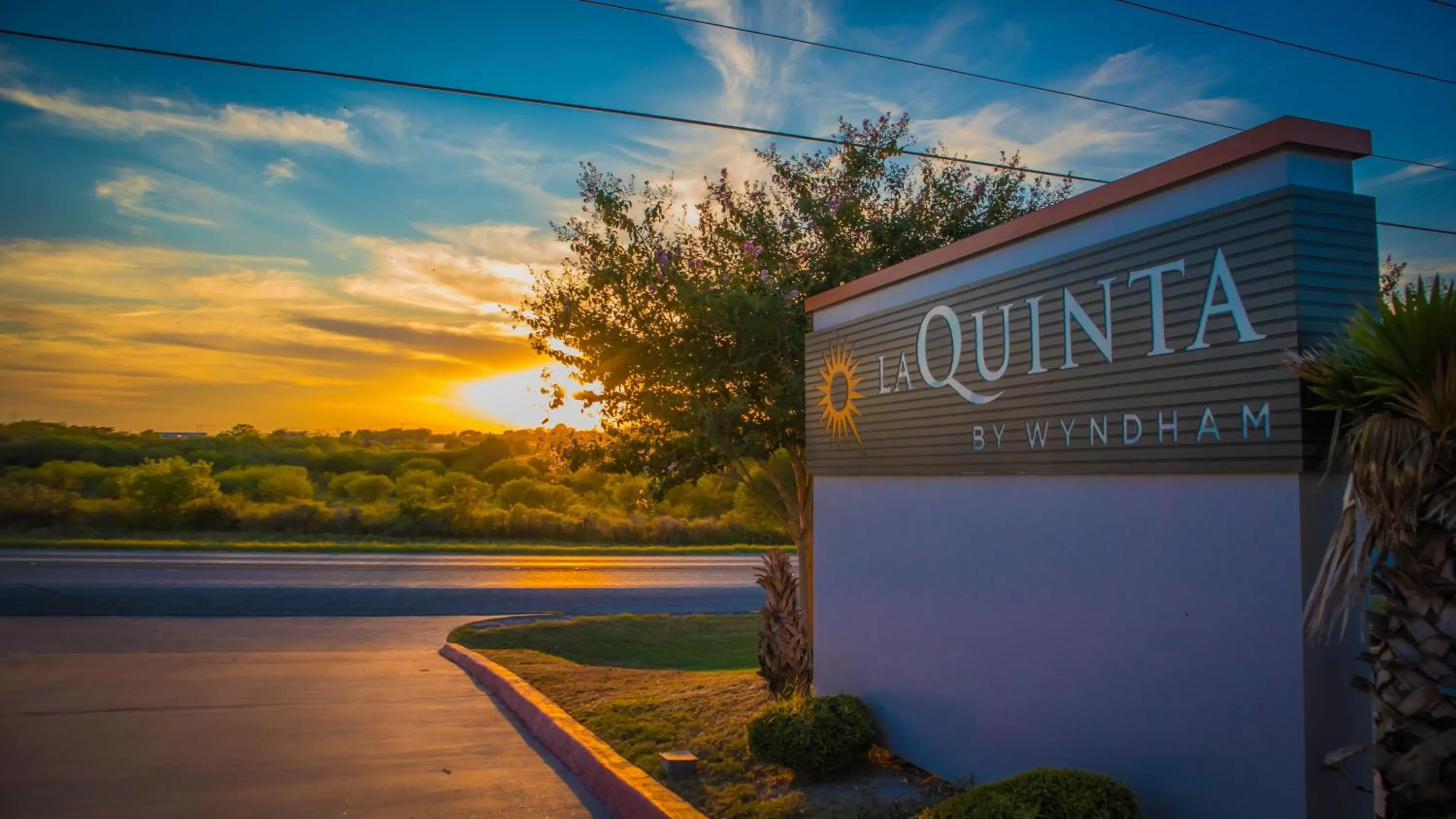 Property logo or sign in La Quinta by Wyndham Karnes City - Kenedy