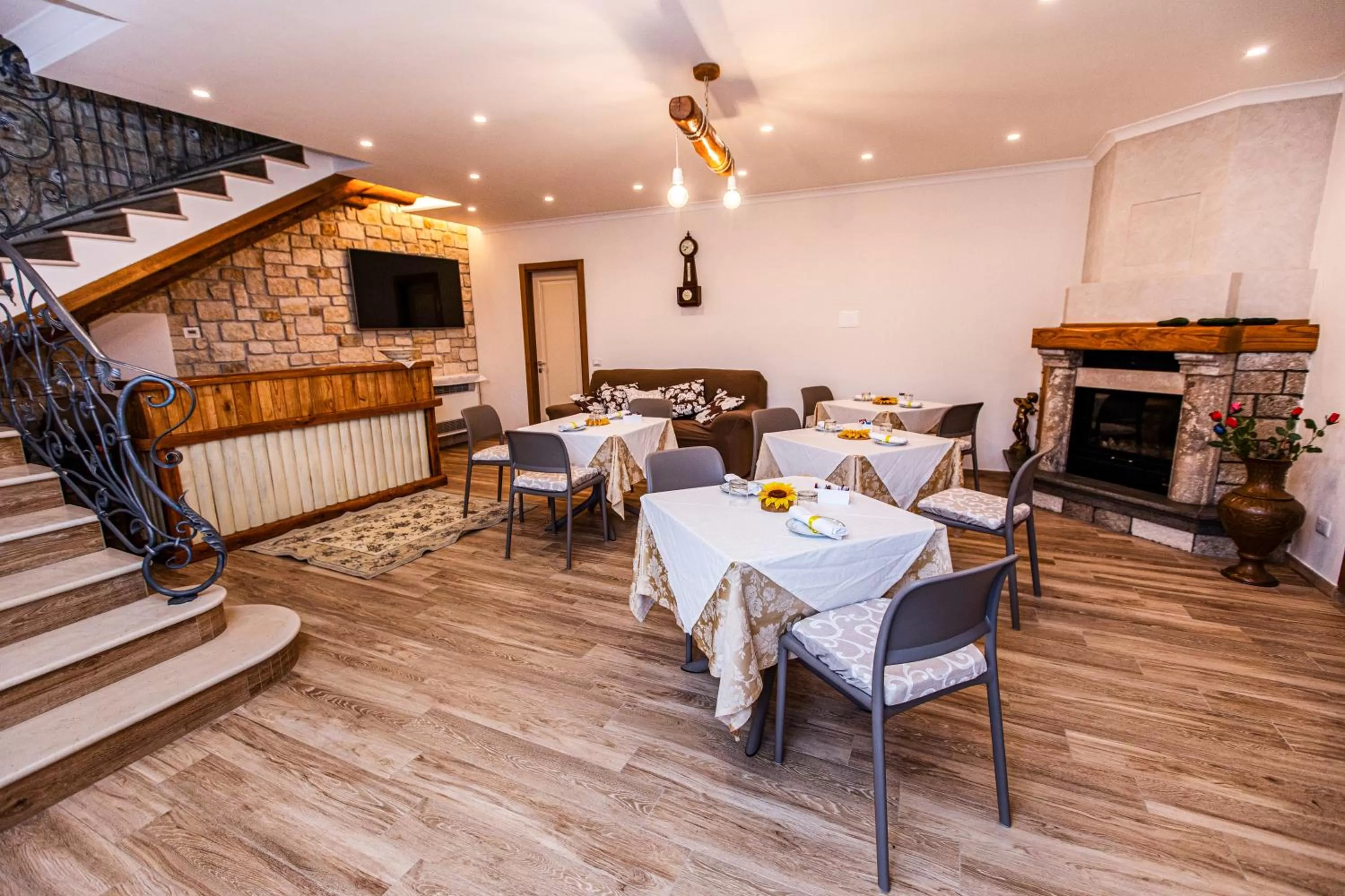 Communal lounge/ TV room in Al Chiaro di Luna