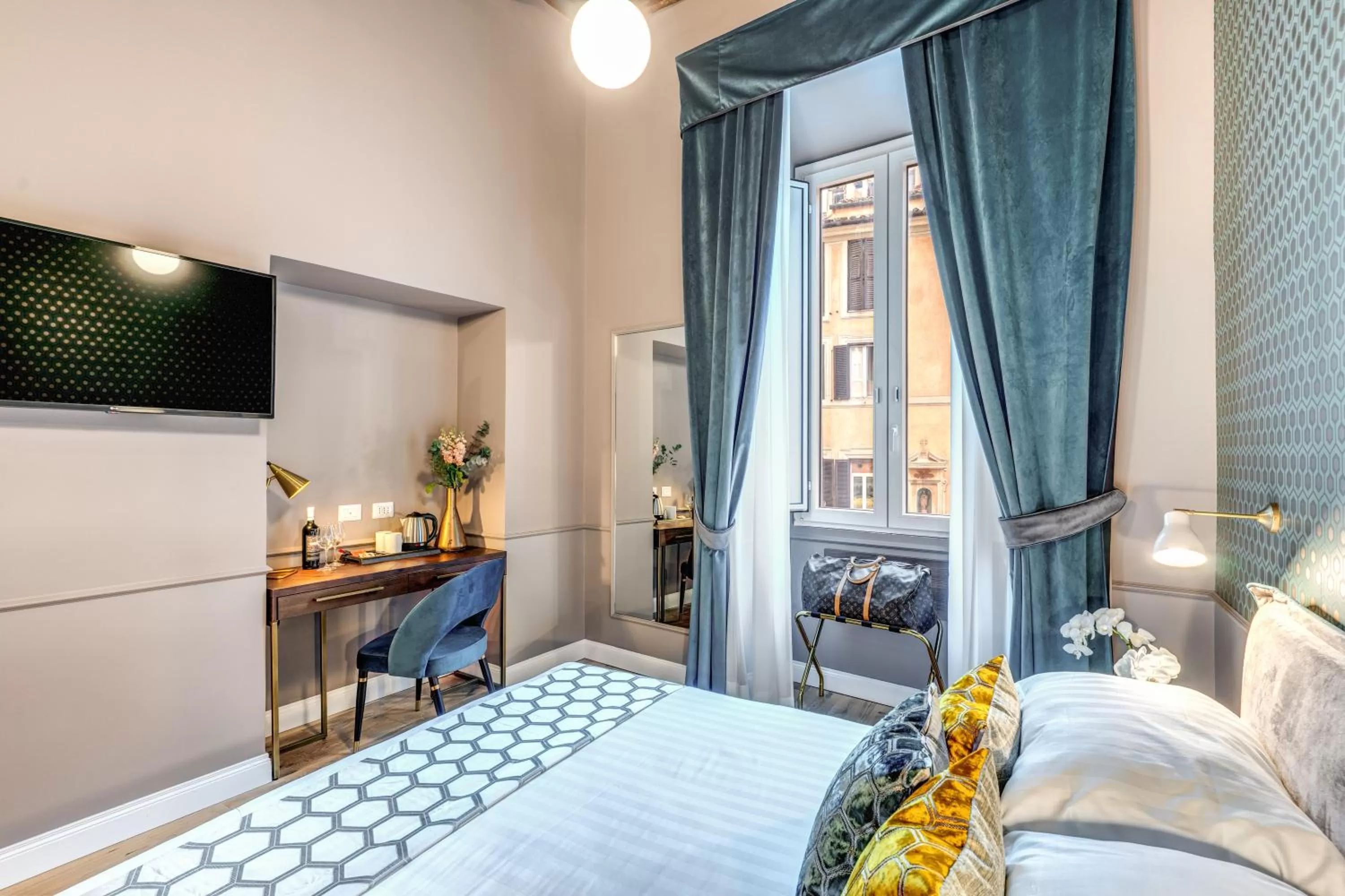 Bed in Tree Charme Parliament Boutique Hotel