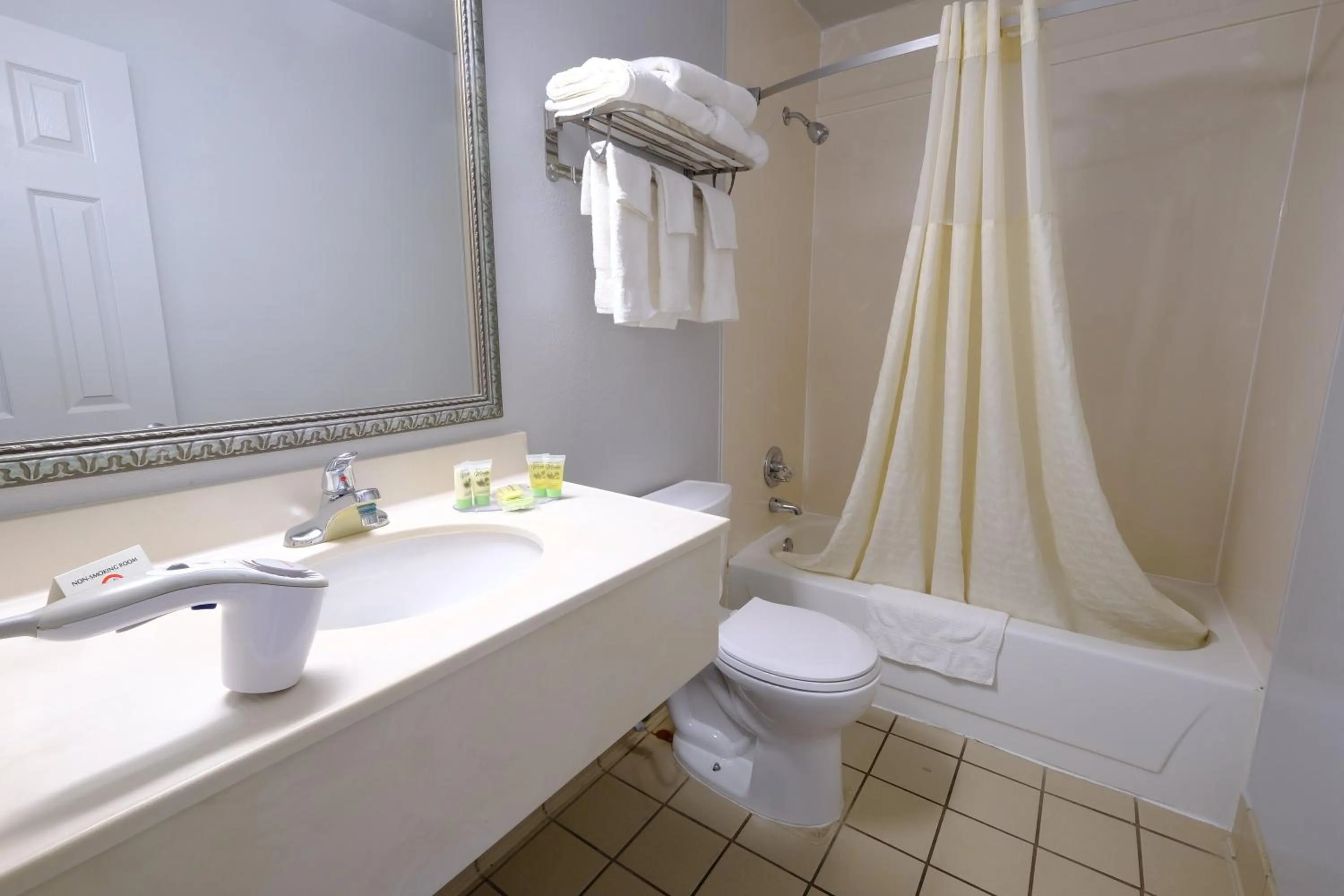 Bathroom in M Star Hotel Searcy