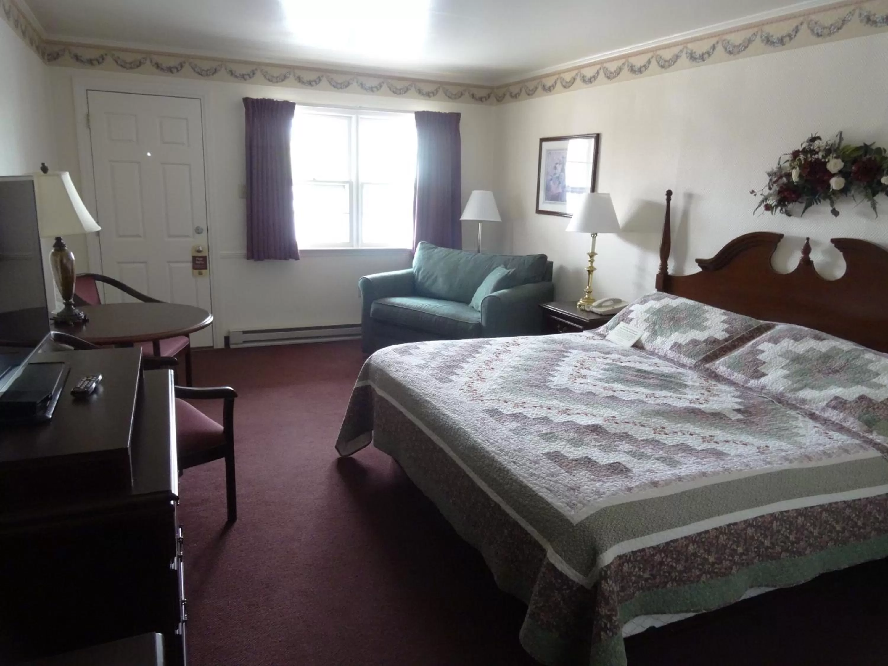 Photo of the whole room, Bed in Amish Country Motel