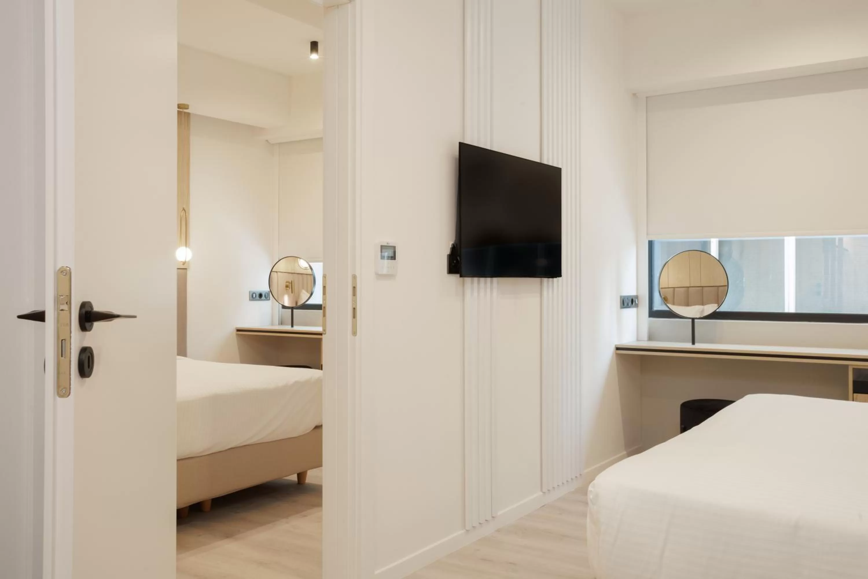 TV and multimedia, Bed in LUX&EASY Signature Syngrou 234