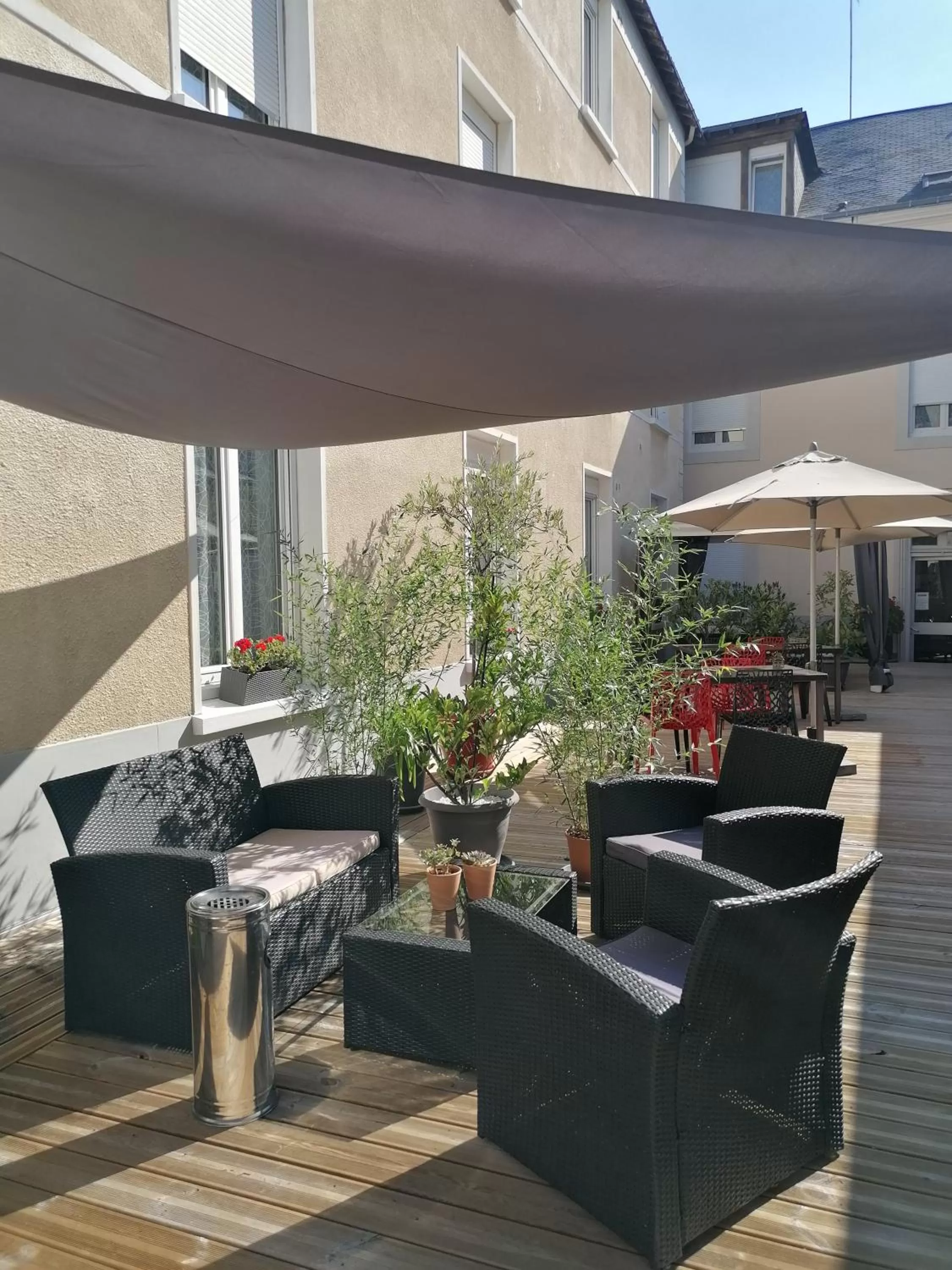 Patio in Logis Hotel - Le Charleston