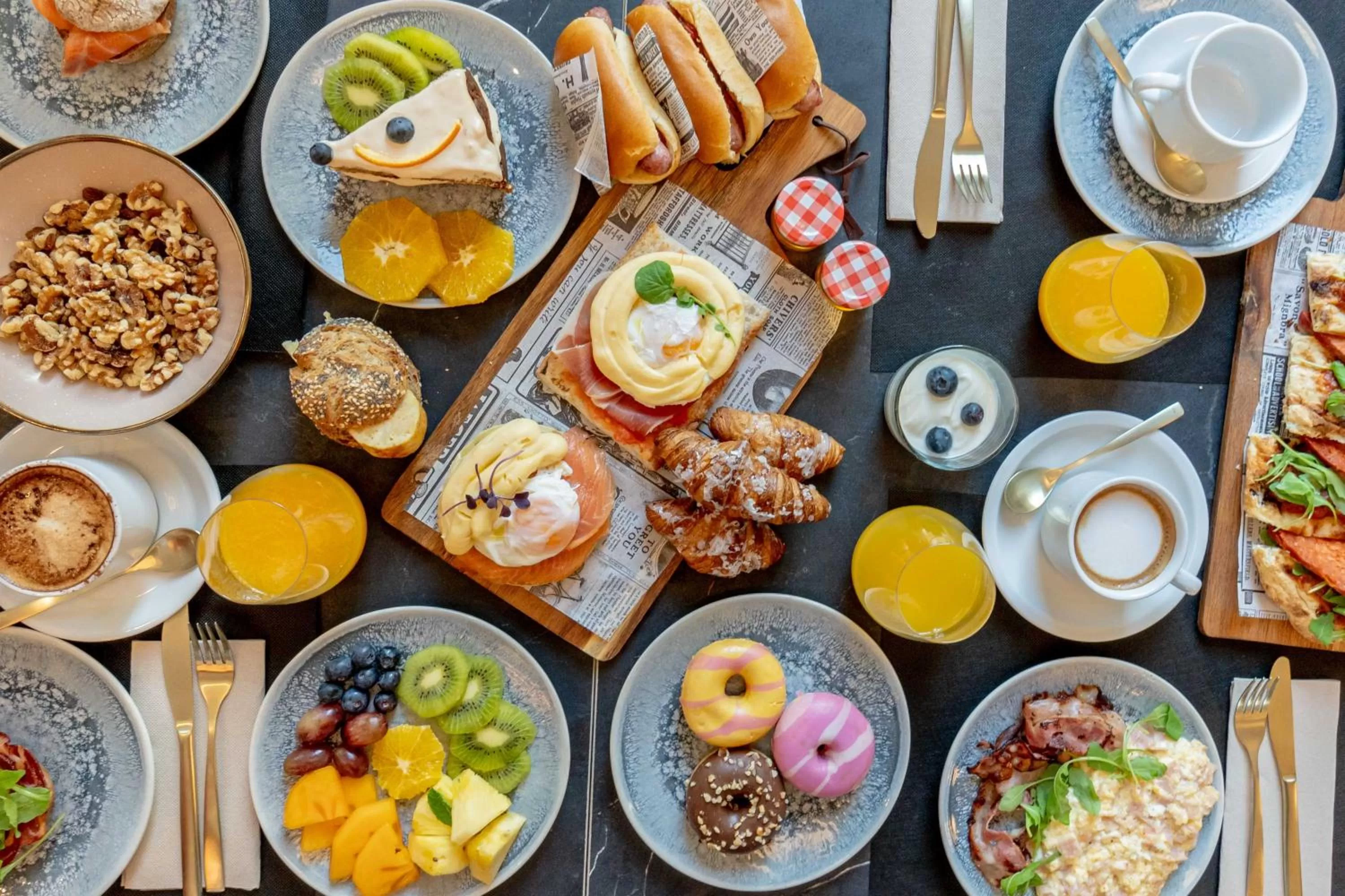 Breakfast in L&H Gran Vía Valencia