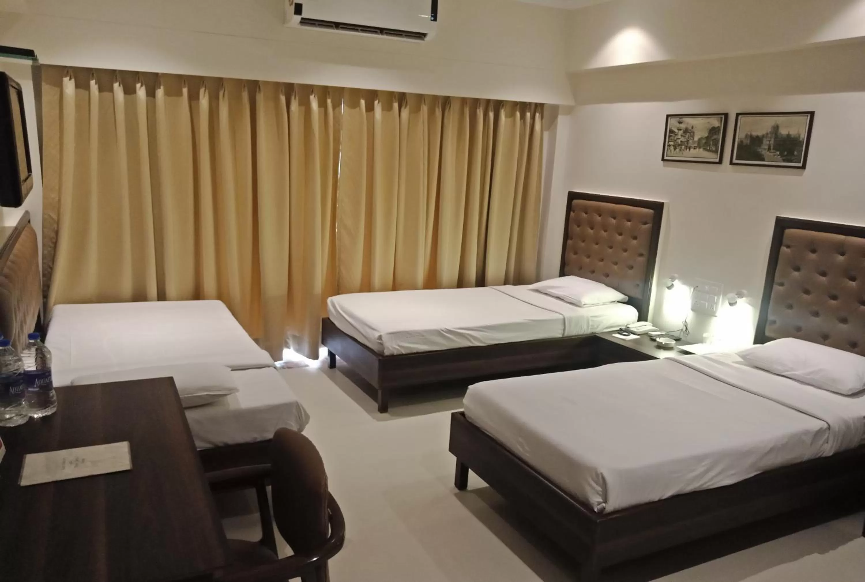 Bedroom, Bed in West End Hotel Opp Bombay Hospital