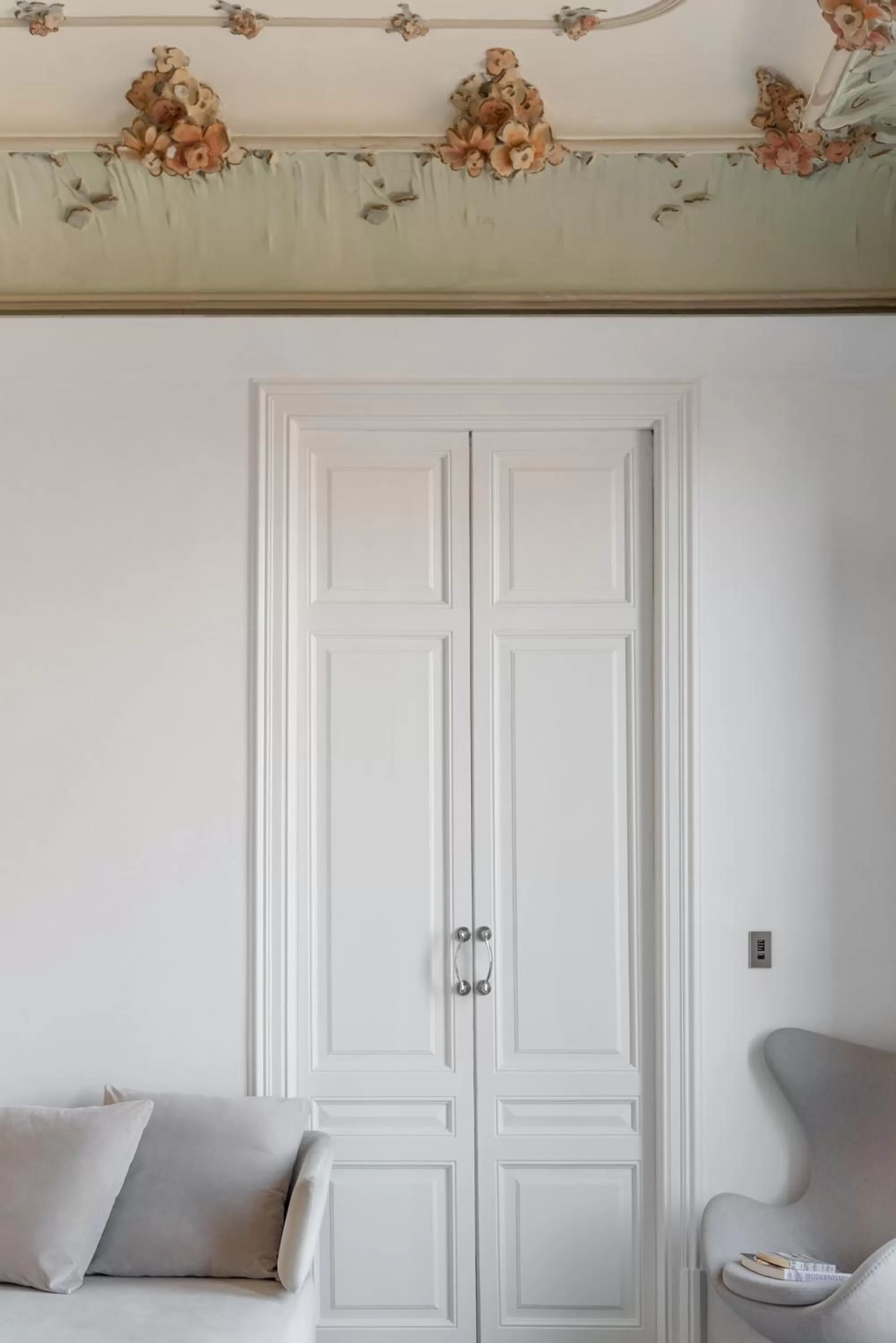 Living room in El Palauet Modernist Suites Barcelona