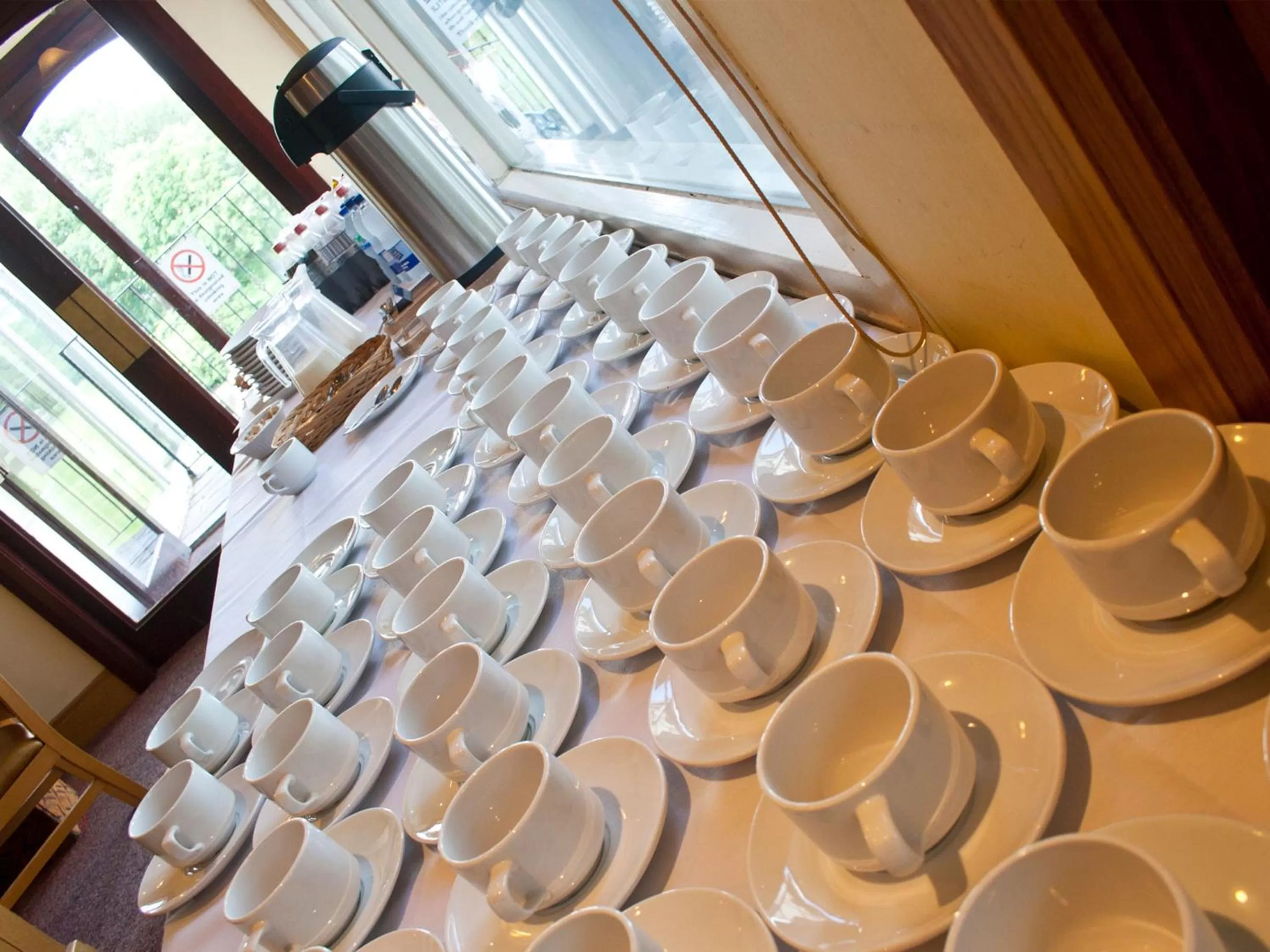 Restaurant/places to eat in North Shore Hotel