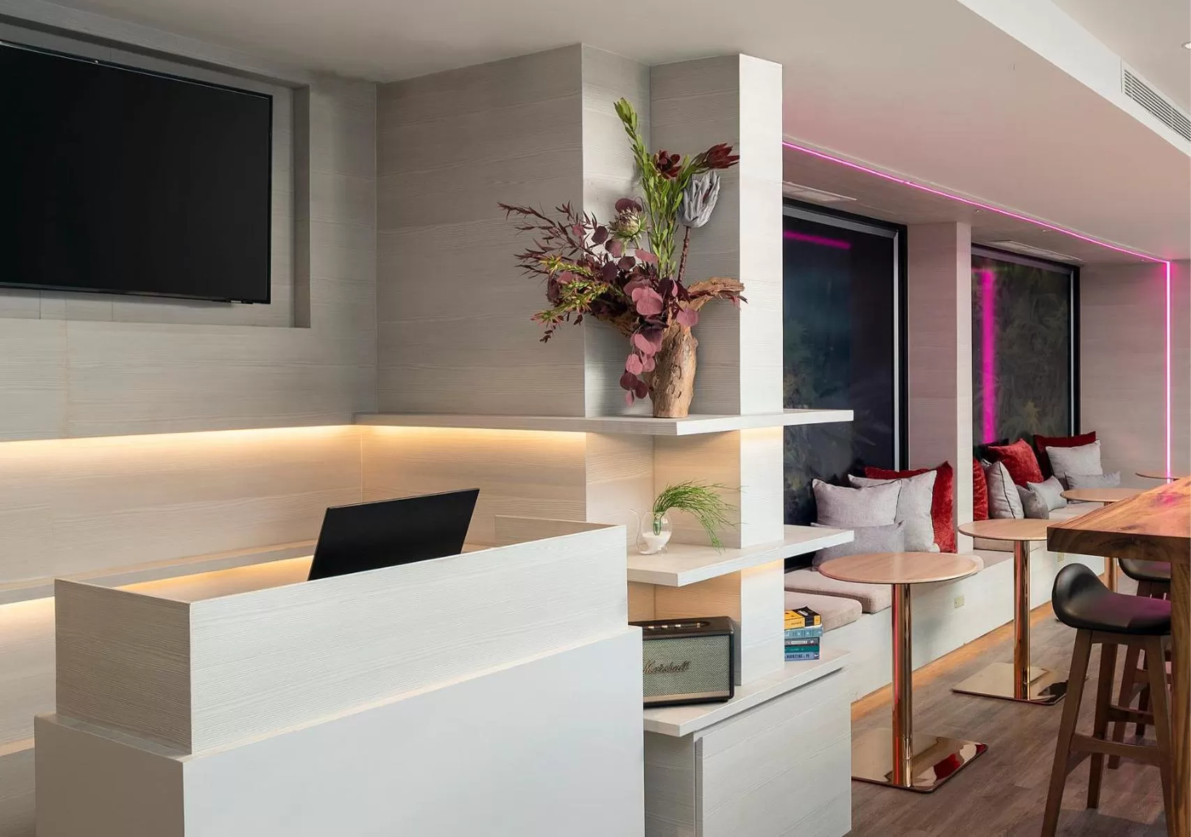 Communal lounge/ TV room in Jono Bangkok Asok Hotel