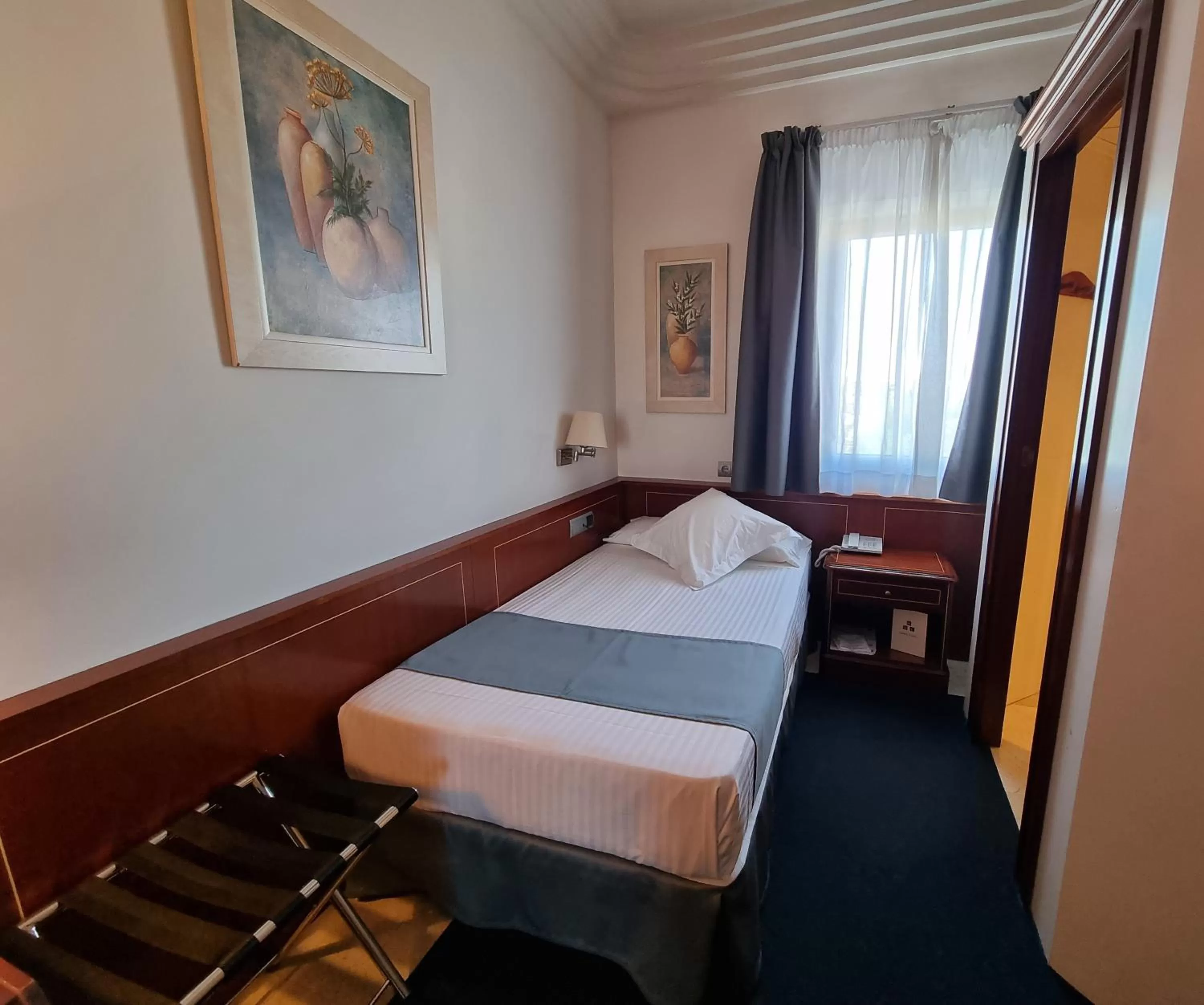 Property building, Bed in Hotel Gran Legazpi