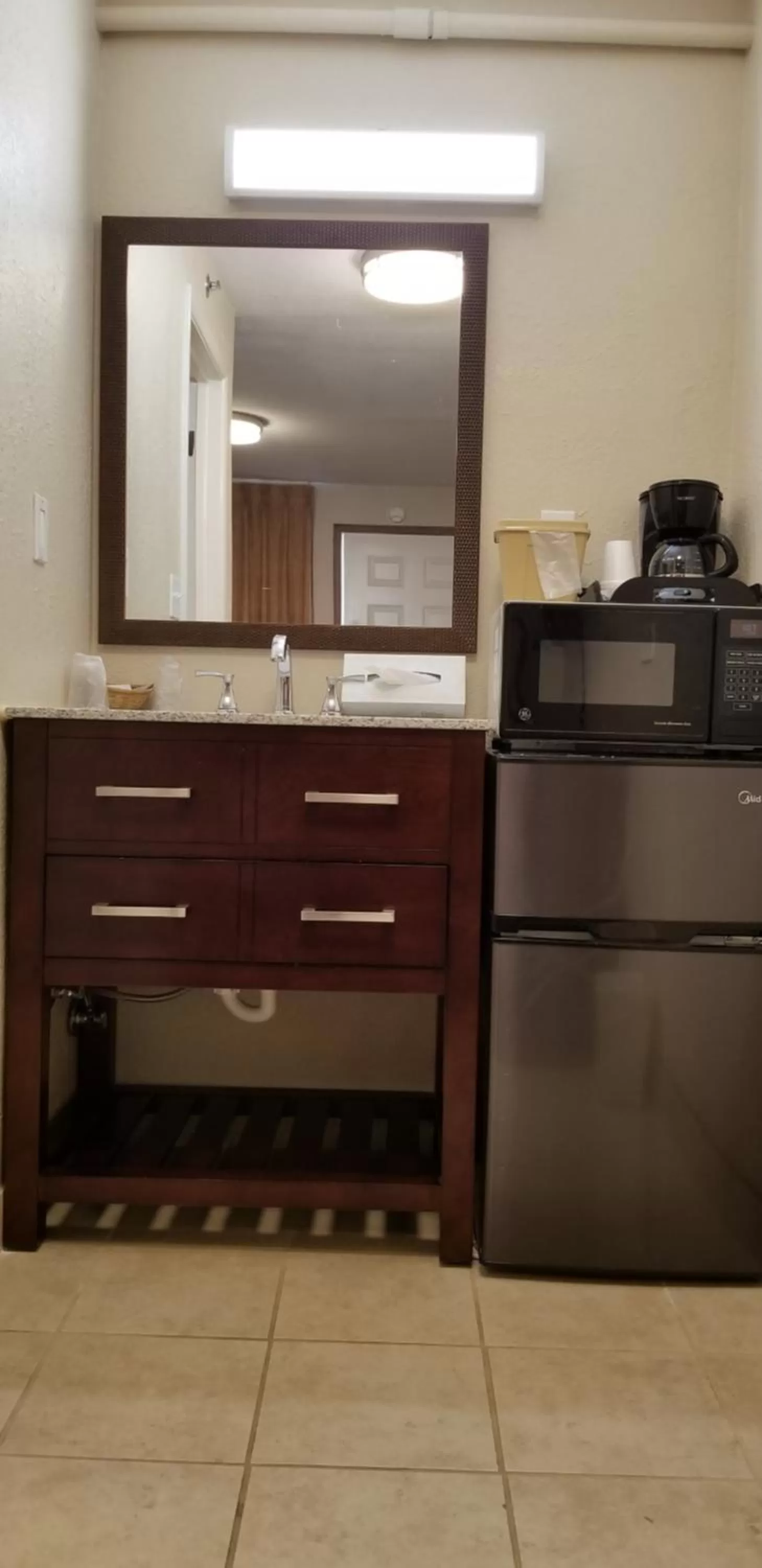 Coffee/tea facilities in The Royal Victorian Motel