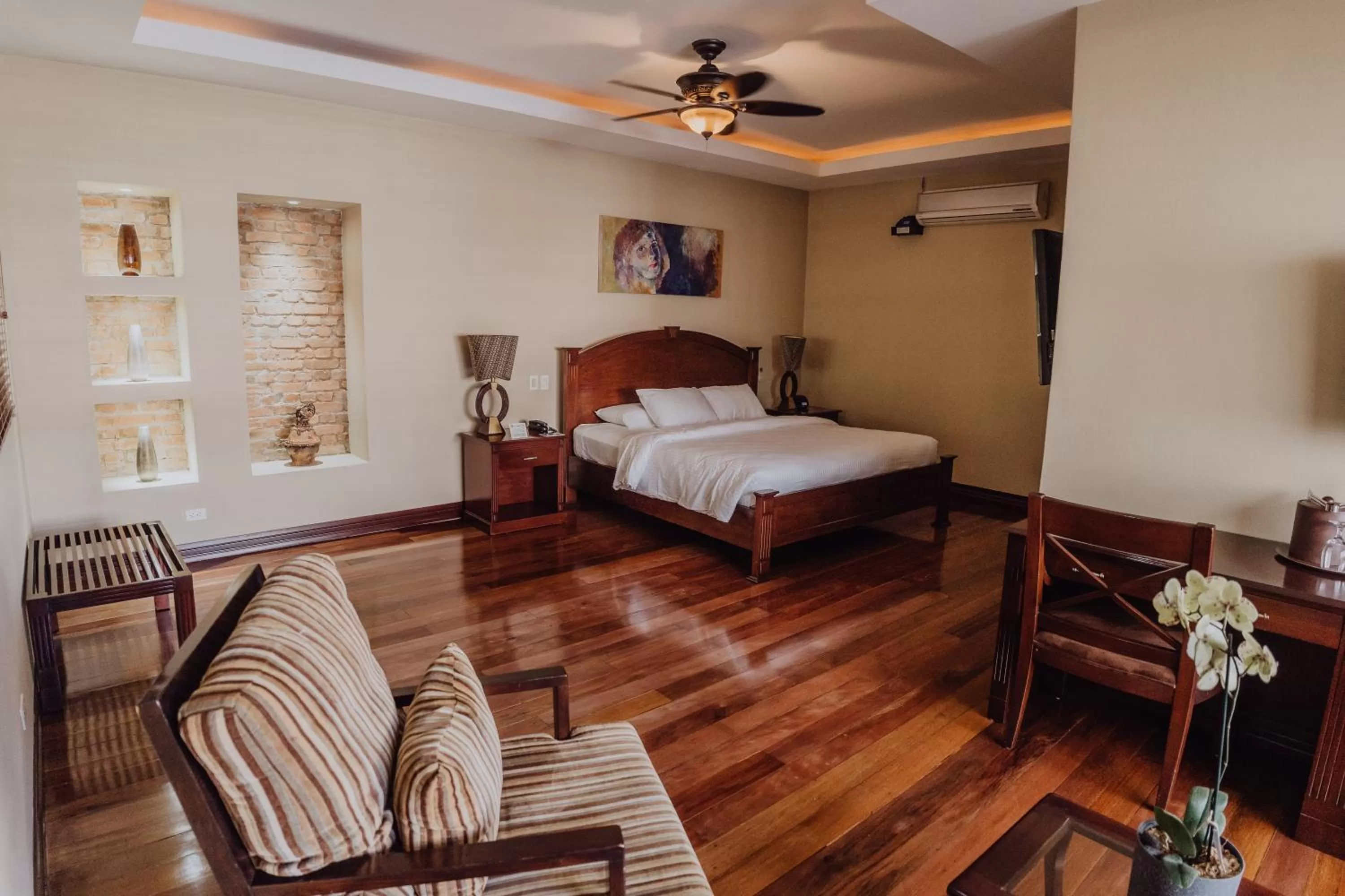 Photo of the whole room, Bed in Hotel Dunn Inn